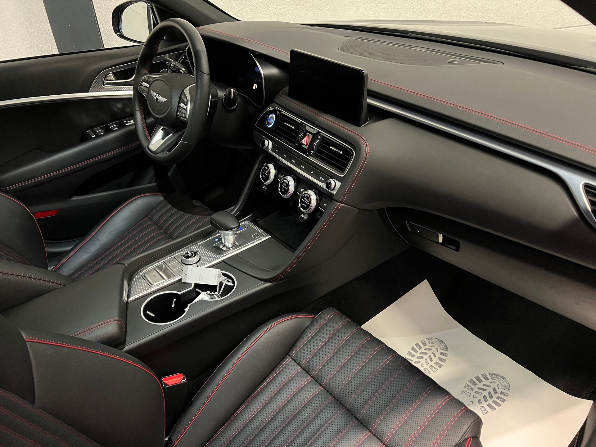 GENESIS G70 2.0 TGDI Sport AT8 AWD-image-19