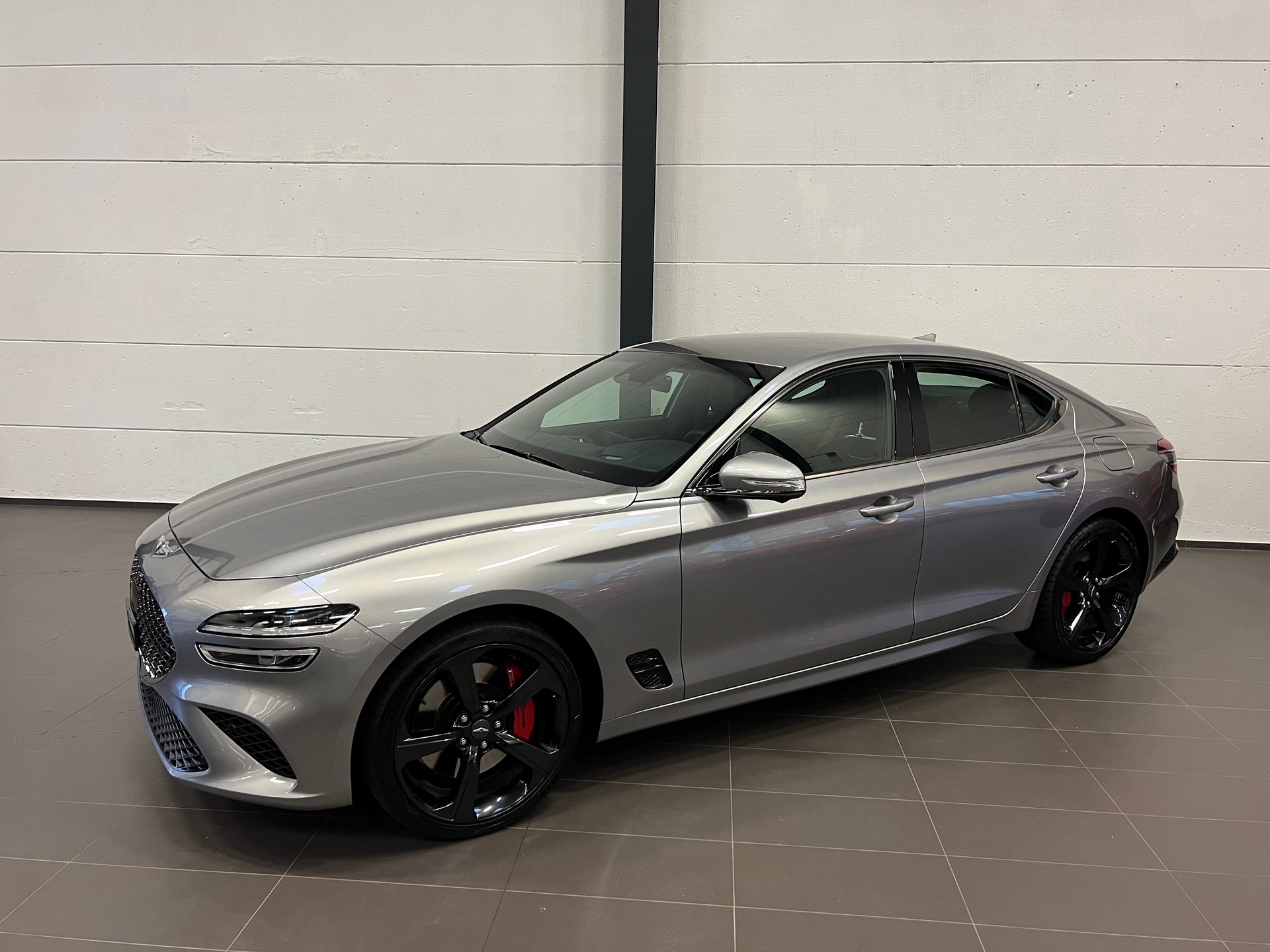 GENESIS G70 2.0 TGDI Sport AT8 AWD-image-4