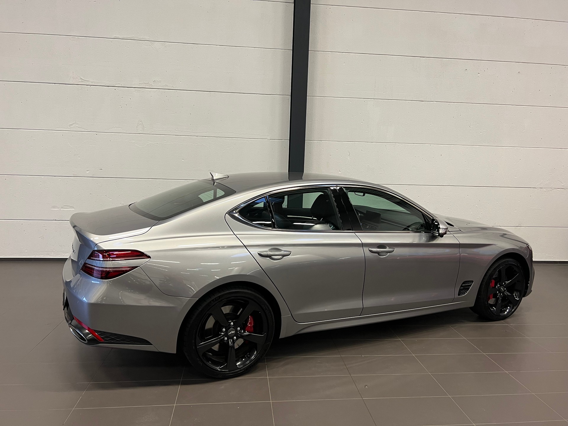 GENESIS G70 2.0 TGDI Sport AT8 AWD-image-13