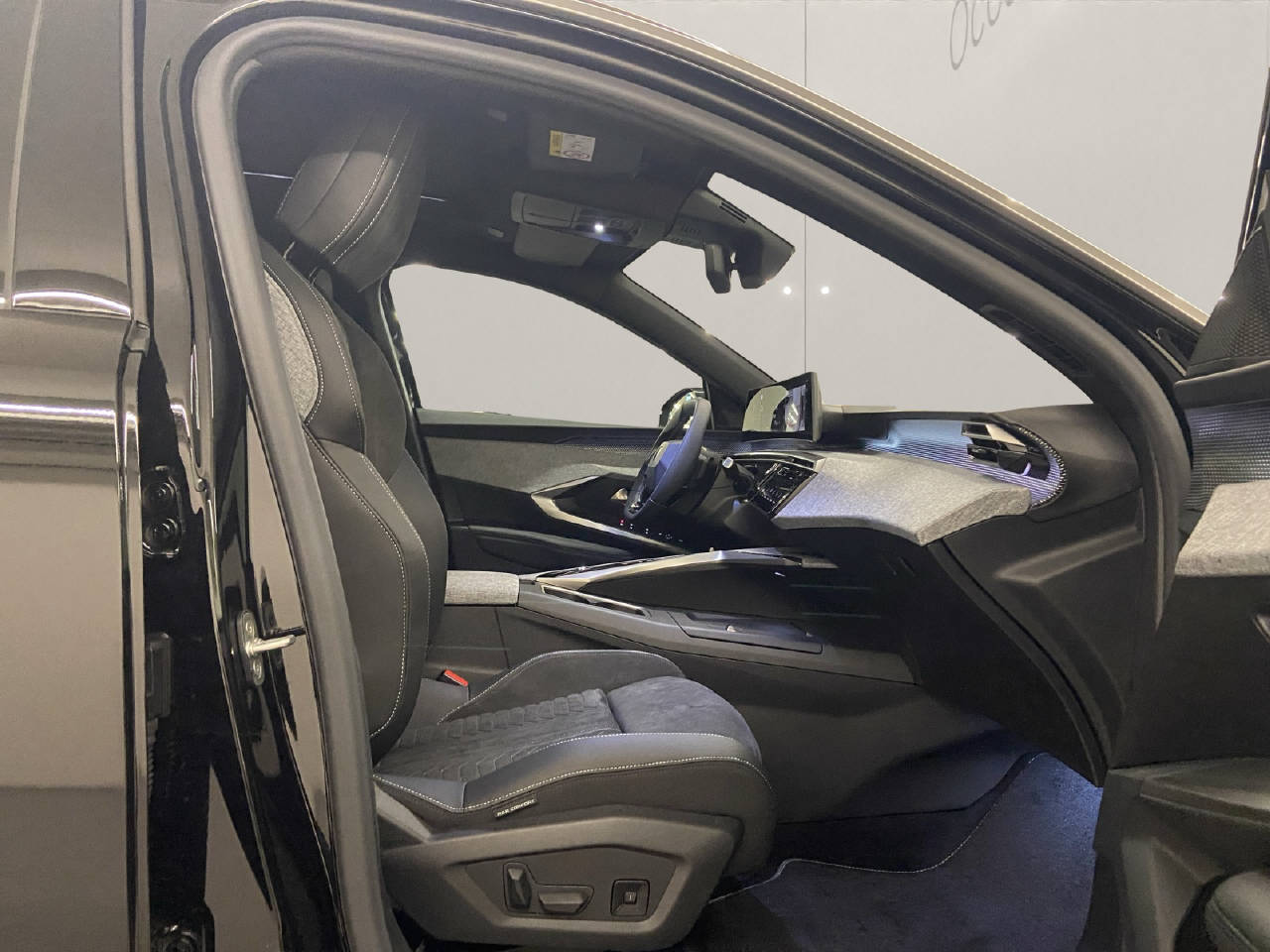 PEUGEOT 5008 1.2 Hybrid GT-image-11