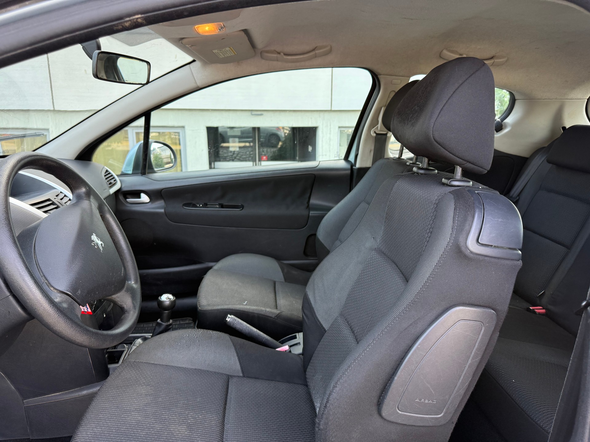 PEUGEOT 207 1.4 Urban-image-15
