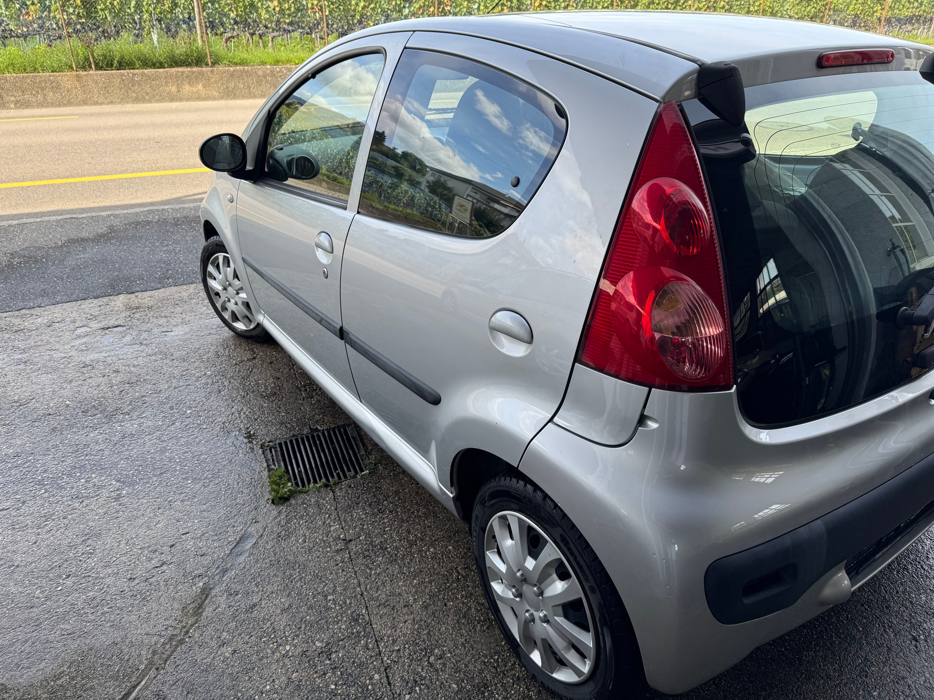 PEUGEOT 107 1.0 Trendy-image-2