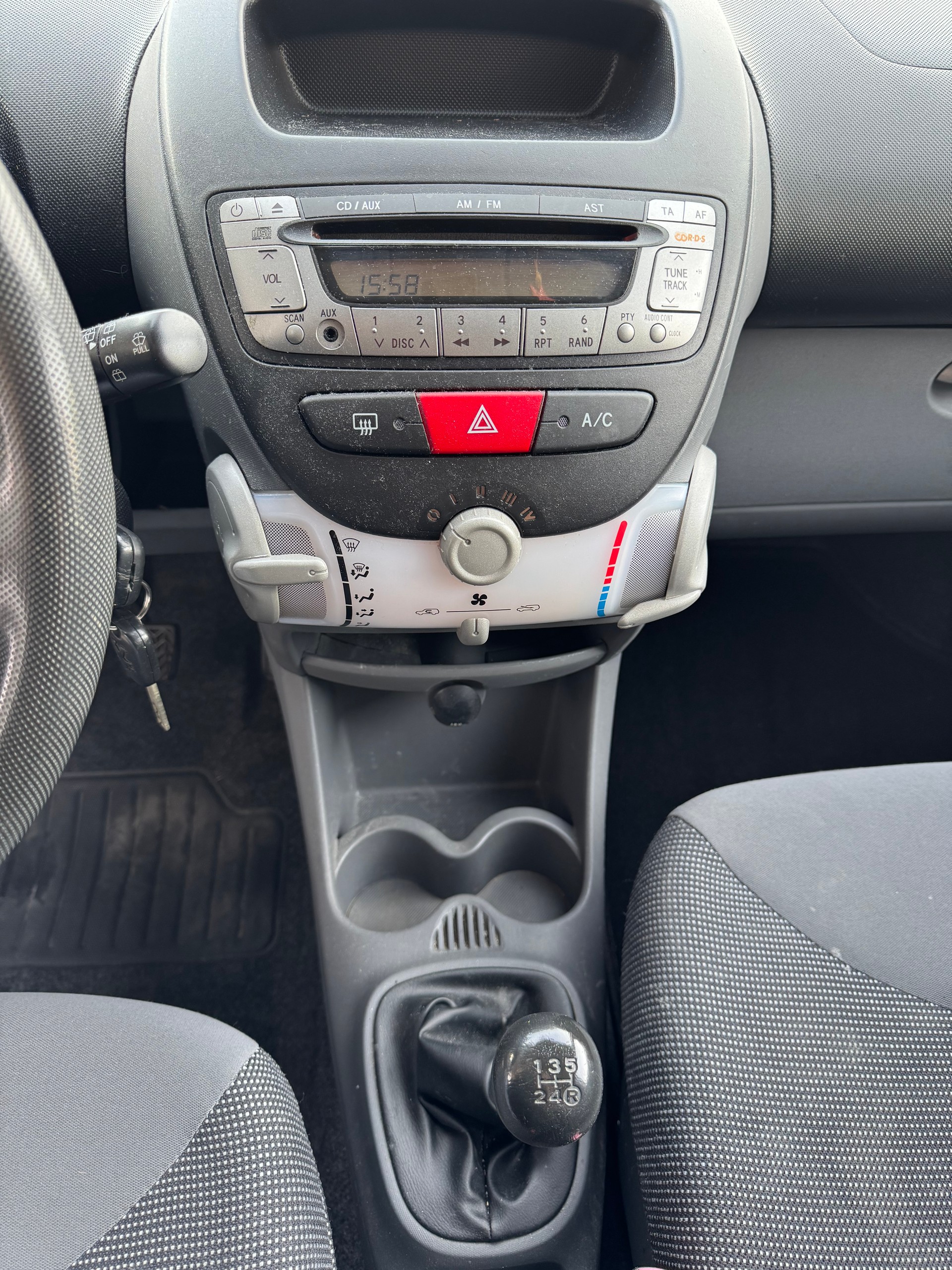 PEUGEOT 107 1.0 Trendy-image-9