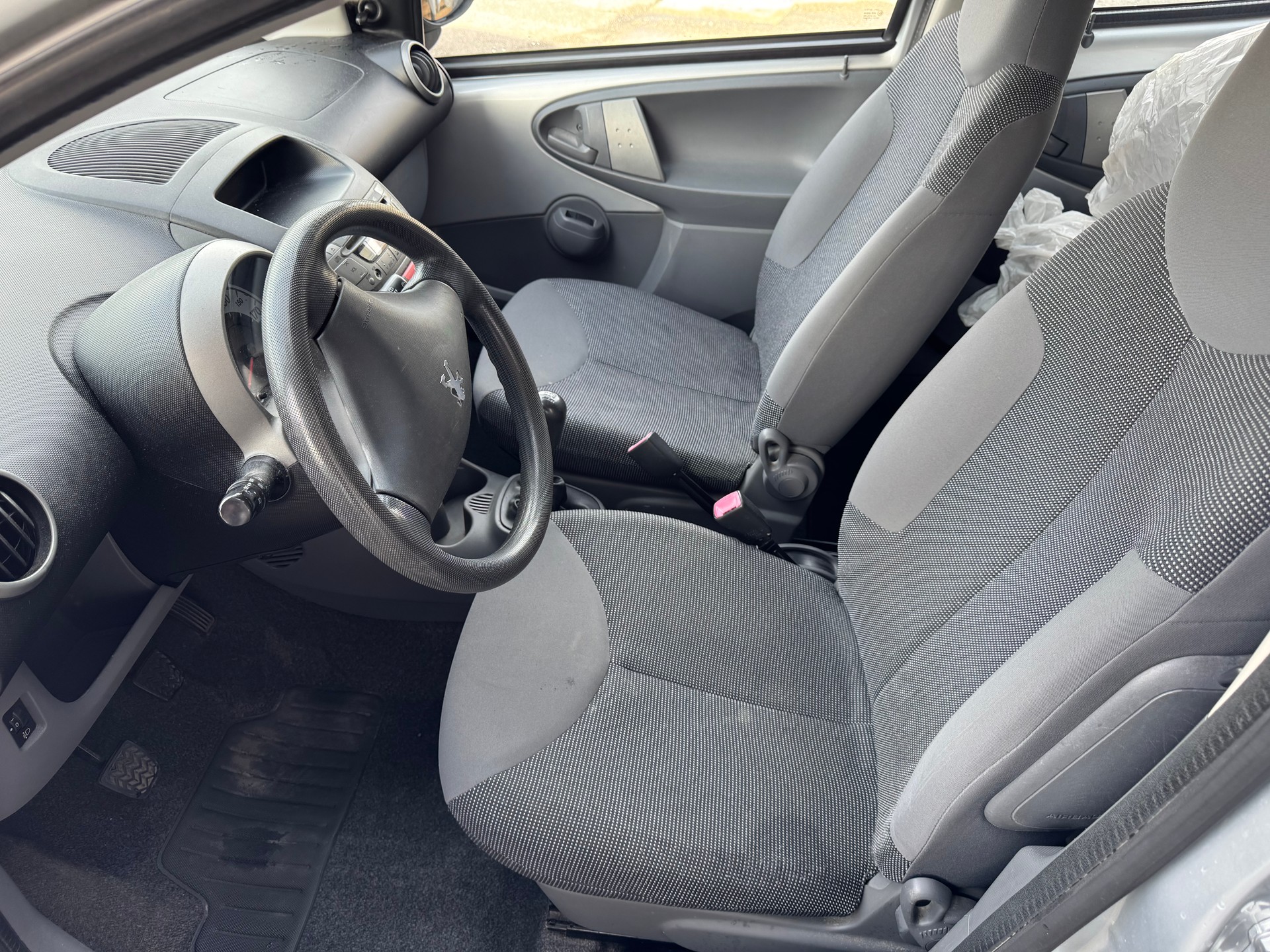 PEUGEOT 107 1.0 Trendy-image-5