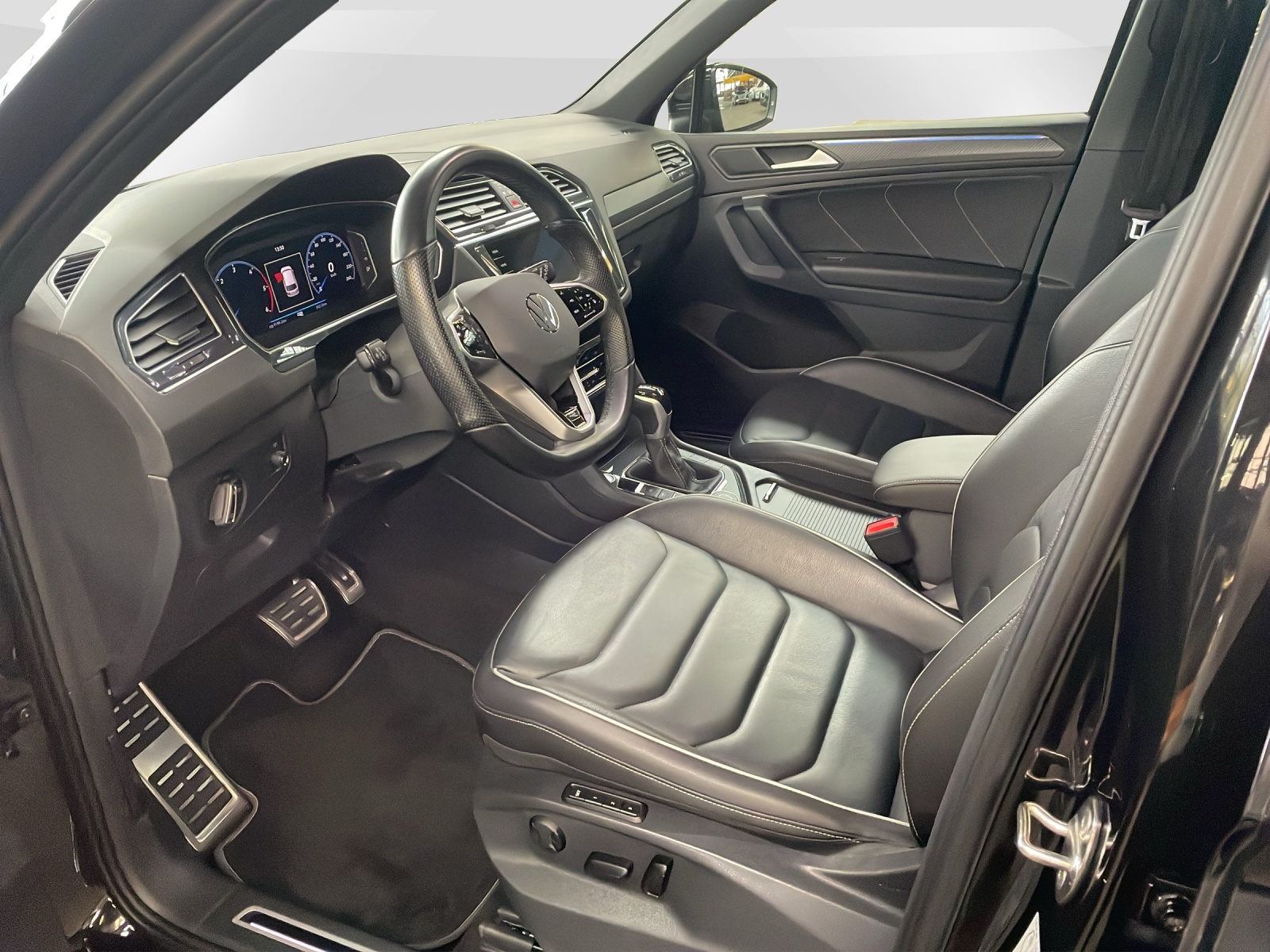 VW Tiguan 2.0 TDI SCR R-Line DSG-image-6