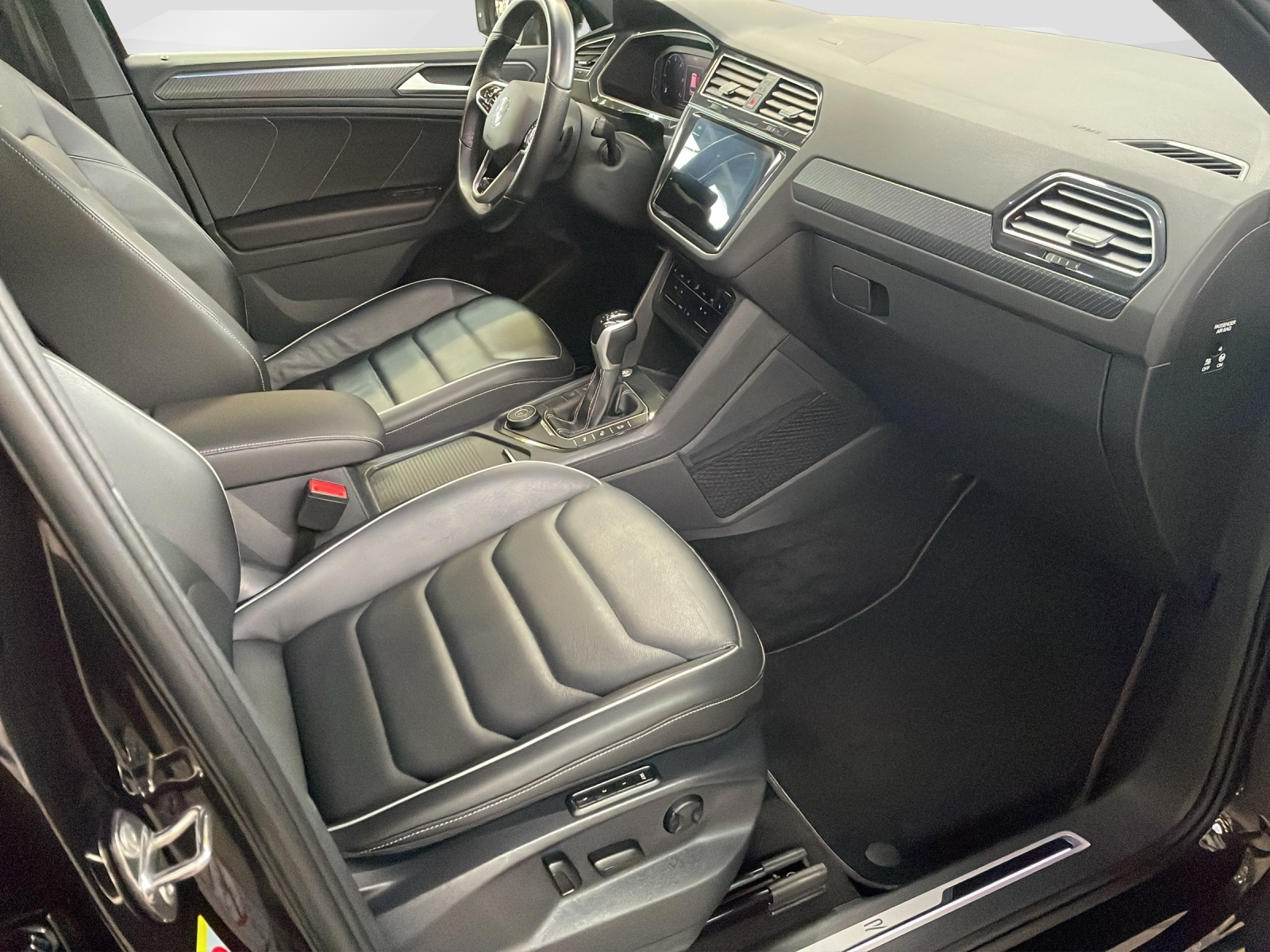 VW Tiguan 2.0 TDI SCR R-Line DSG-image-8