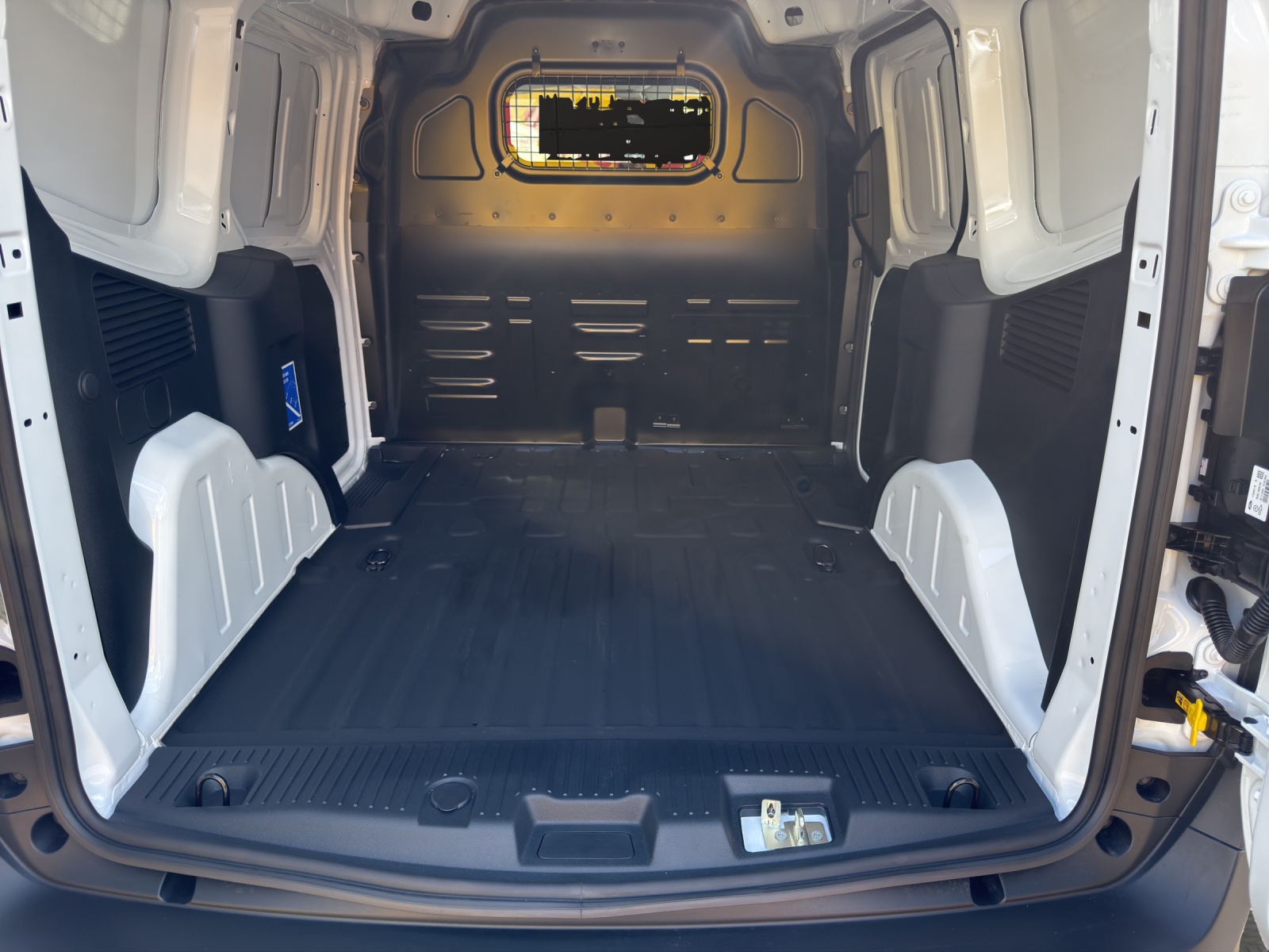 FORD Transit Courier Van 1.0 EcoBoost Trend-image-15