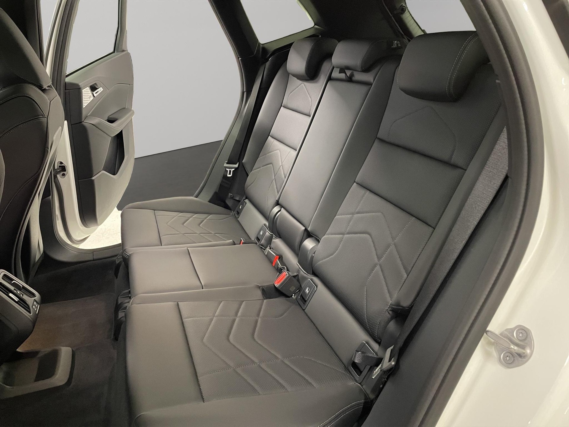 BMW 223i xDrive SDKG Active Tourer-image-16