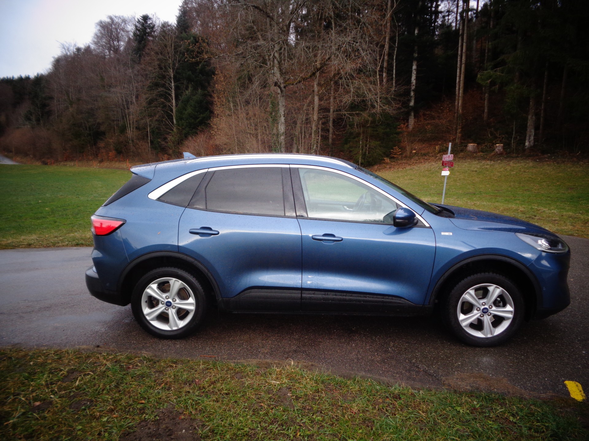 FORD Kuga 2.5 FHEV Titanium 4WD-image-4
