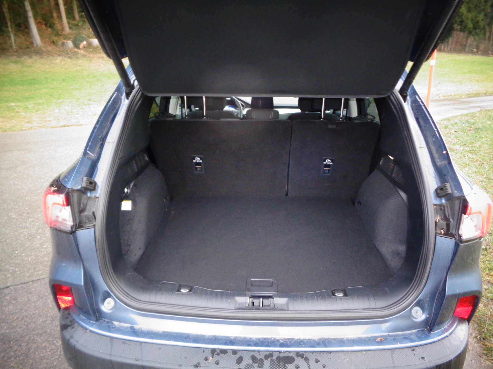 FORD Kuga 2.5 FHEV Titanium 4WD-image-11