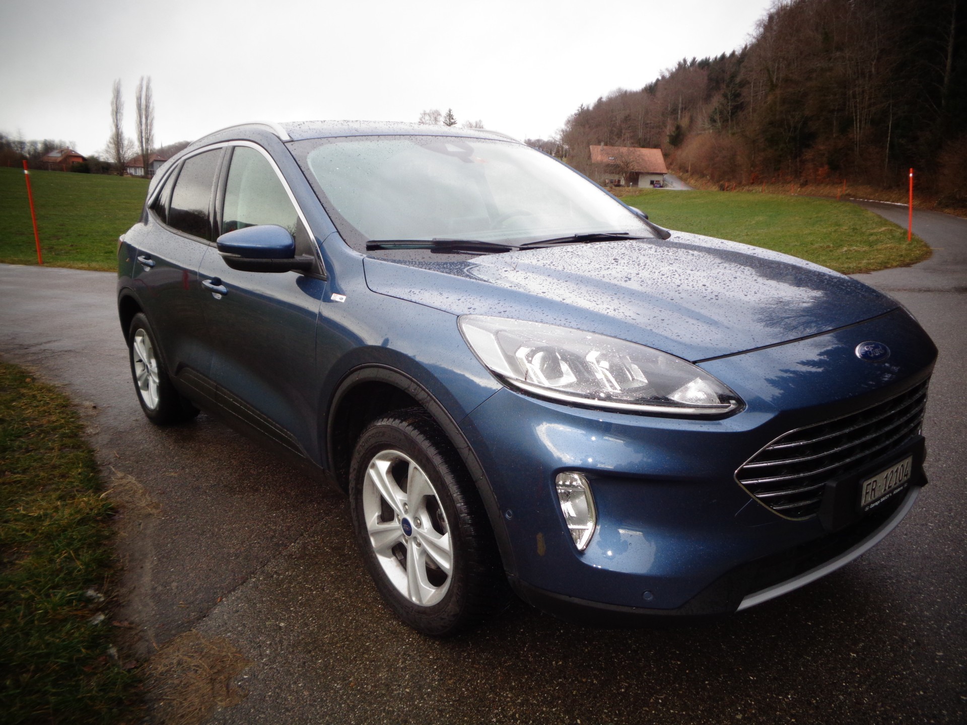 FORD Kuga 2.5 FHEV Titanium 4WD-image-3