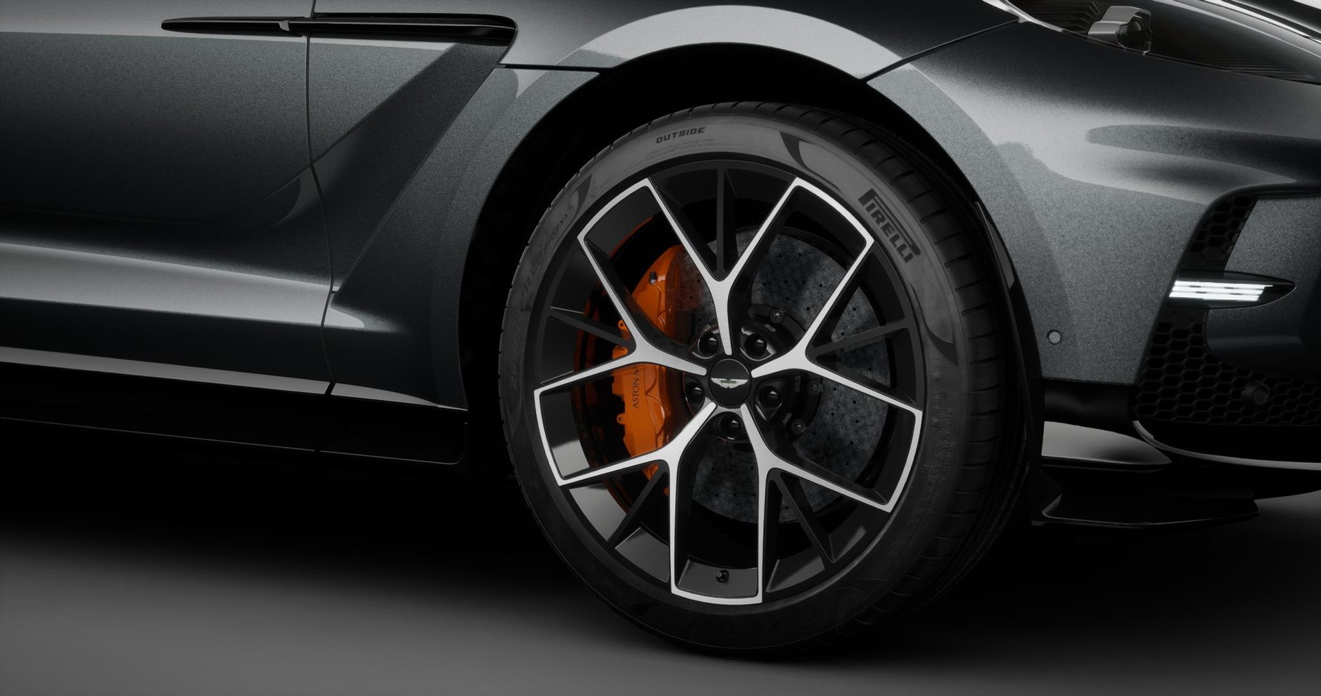 ASTON MARTIN DBX 707 4.0 V8 Bi-Turbo-image-19