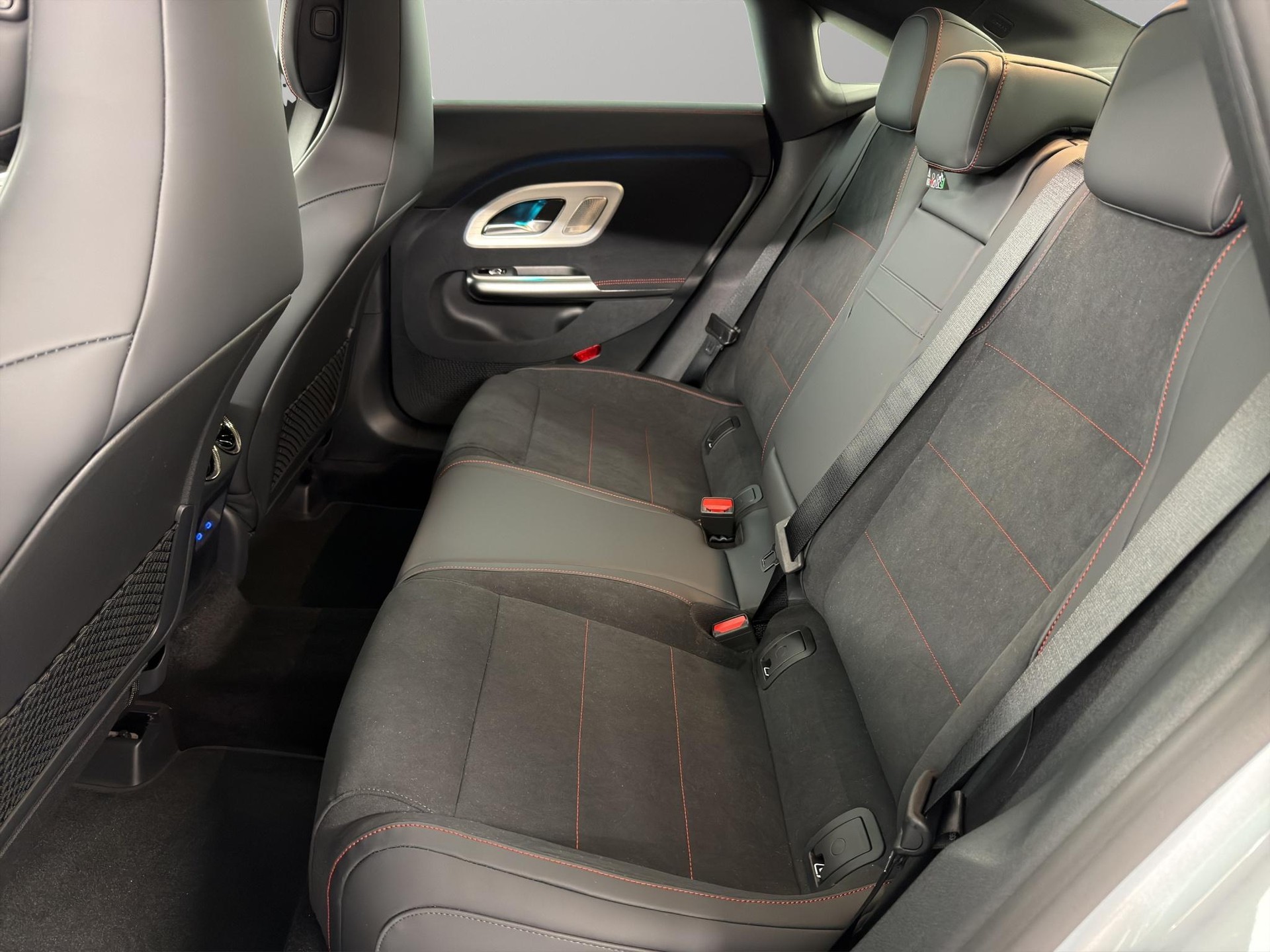 MERCEDES-BENZ CLA 220 AMG Line 4matic-image-7