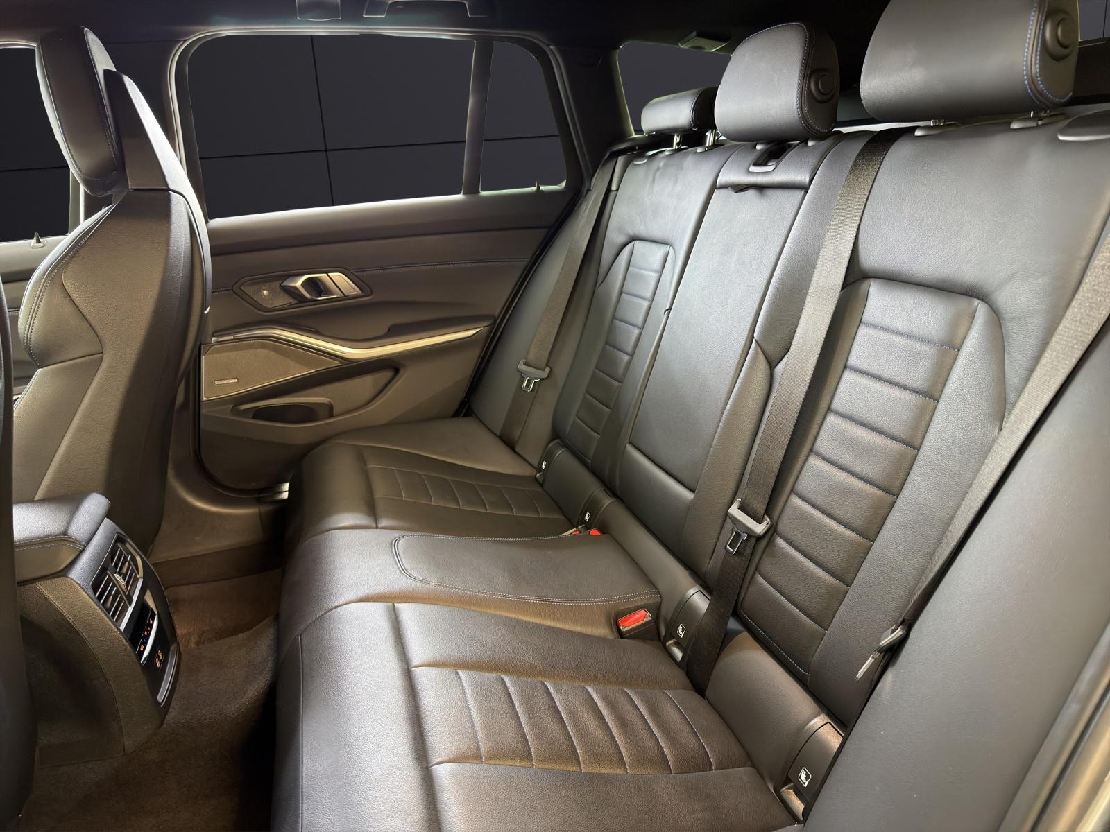 BMW M340d xDrive Touring-image-11
