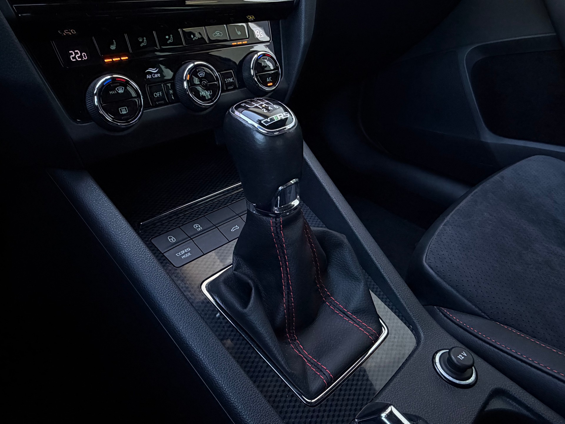 SKODA Octavia Combi 2.0 TSI RS-image-10
