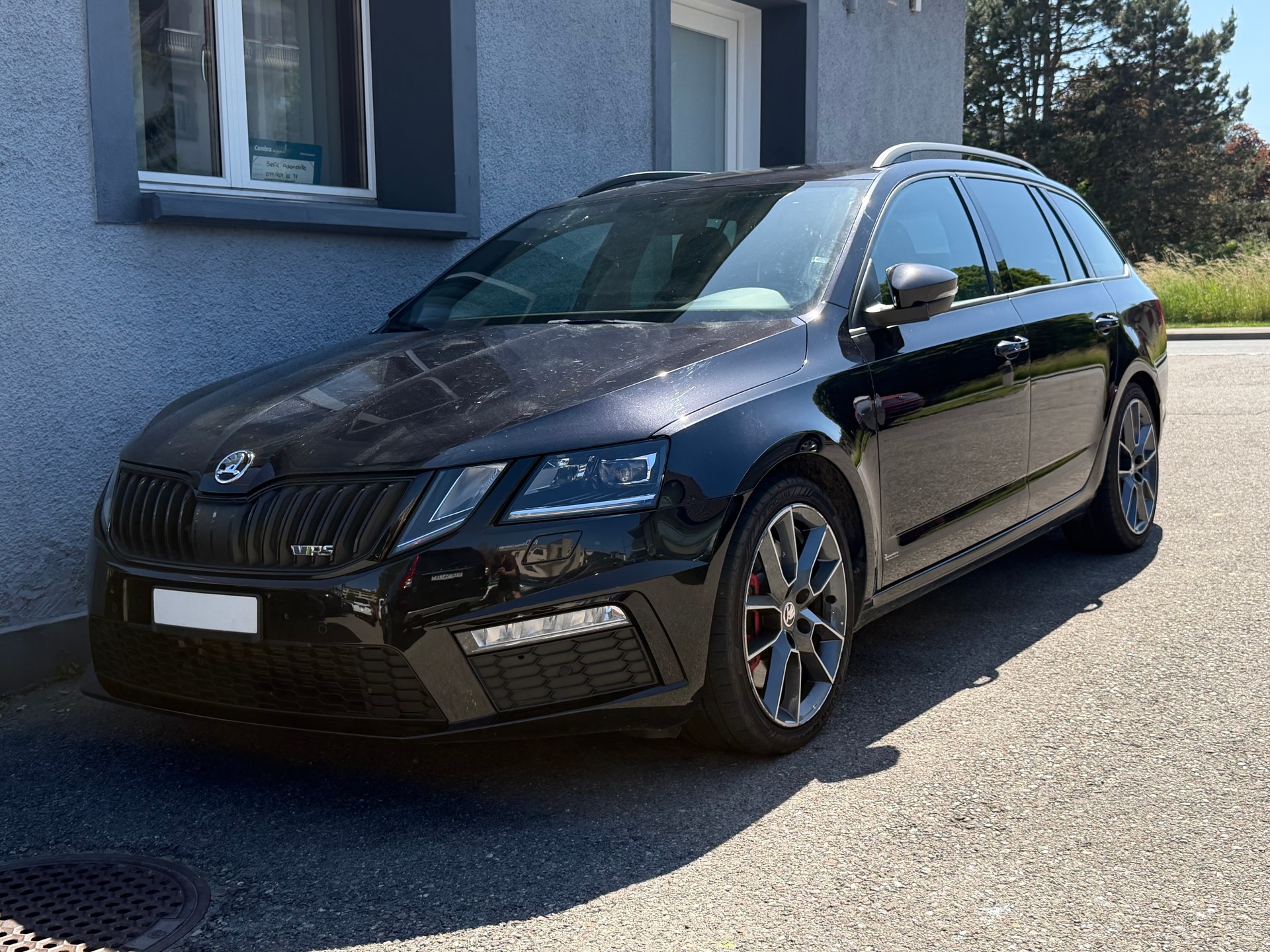 SKODA Octavia Combi 2.0 TSI RS-image-1