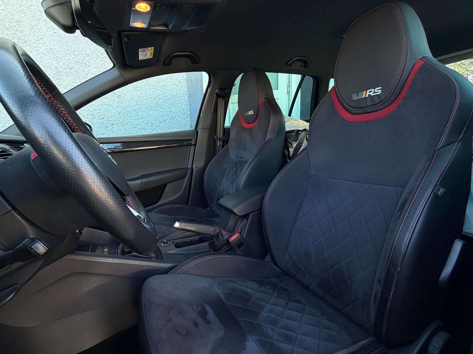 SKODA Octavia Combi 2.0 TSI RS-image-12
