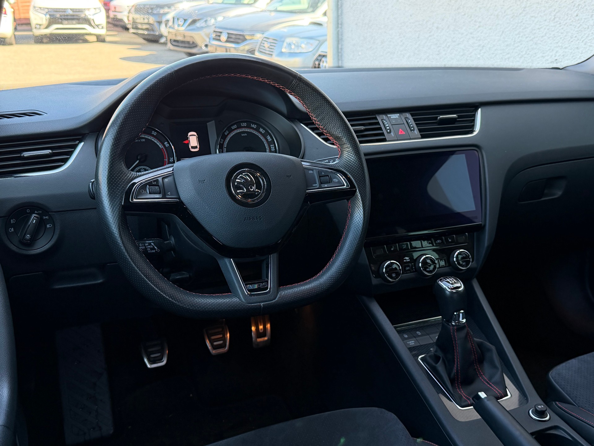 SKODA Octavia Combi 2.0 TSI RS-image-5