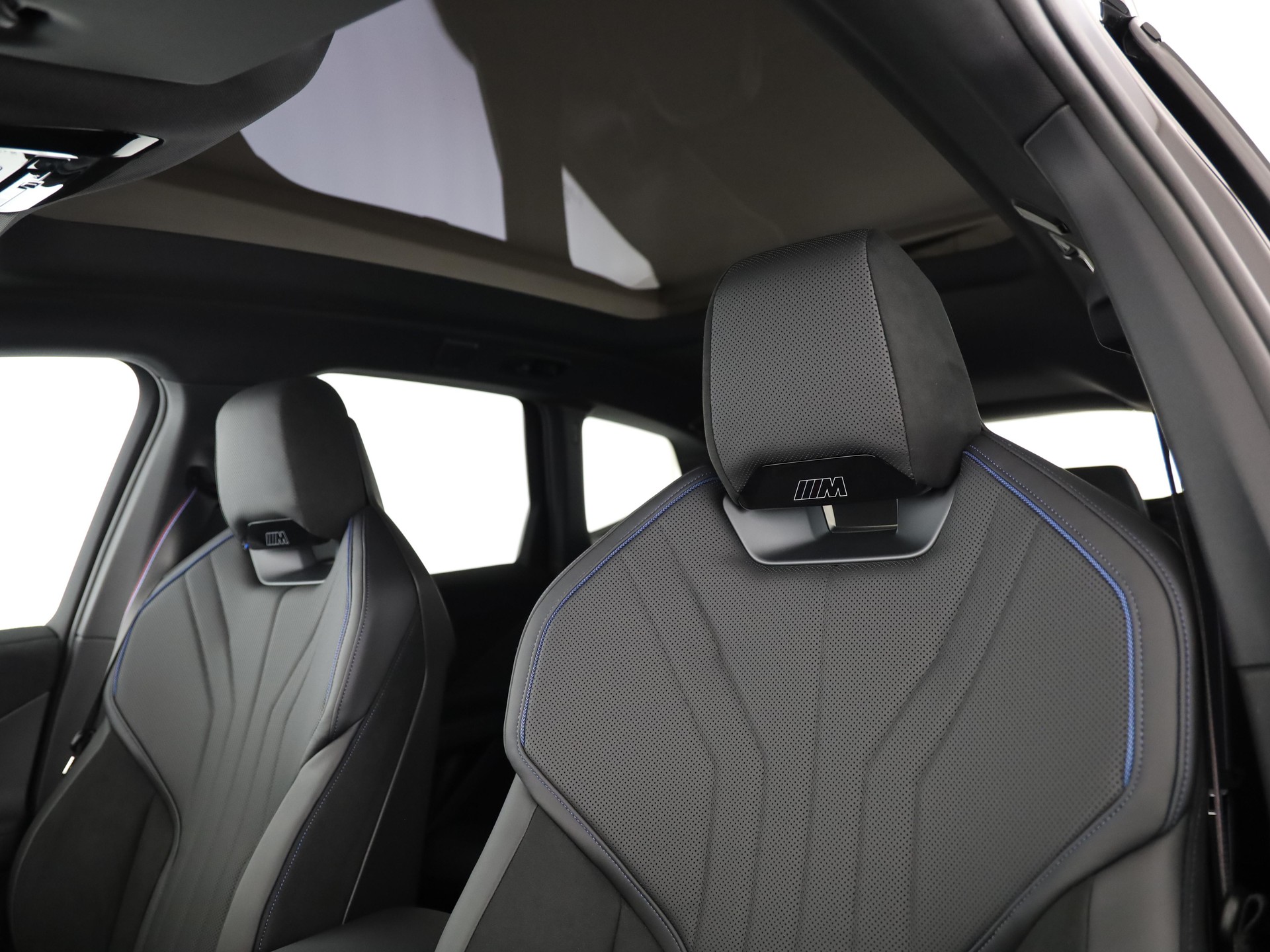BMW iX3 50 xDrive-image-10