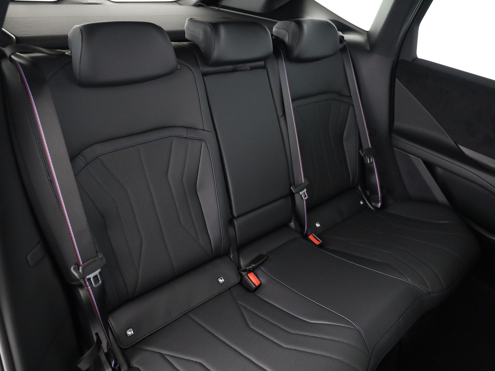 BMW iX3 50 xDrive-image-14