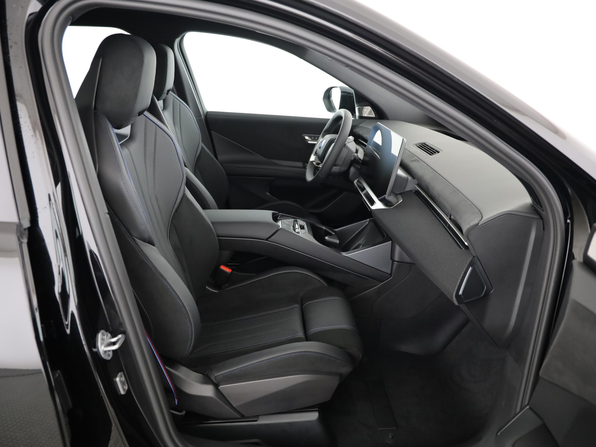 BMW iX3 50 xDrive-image-13