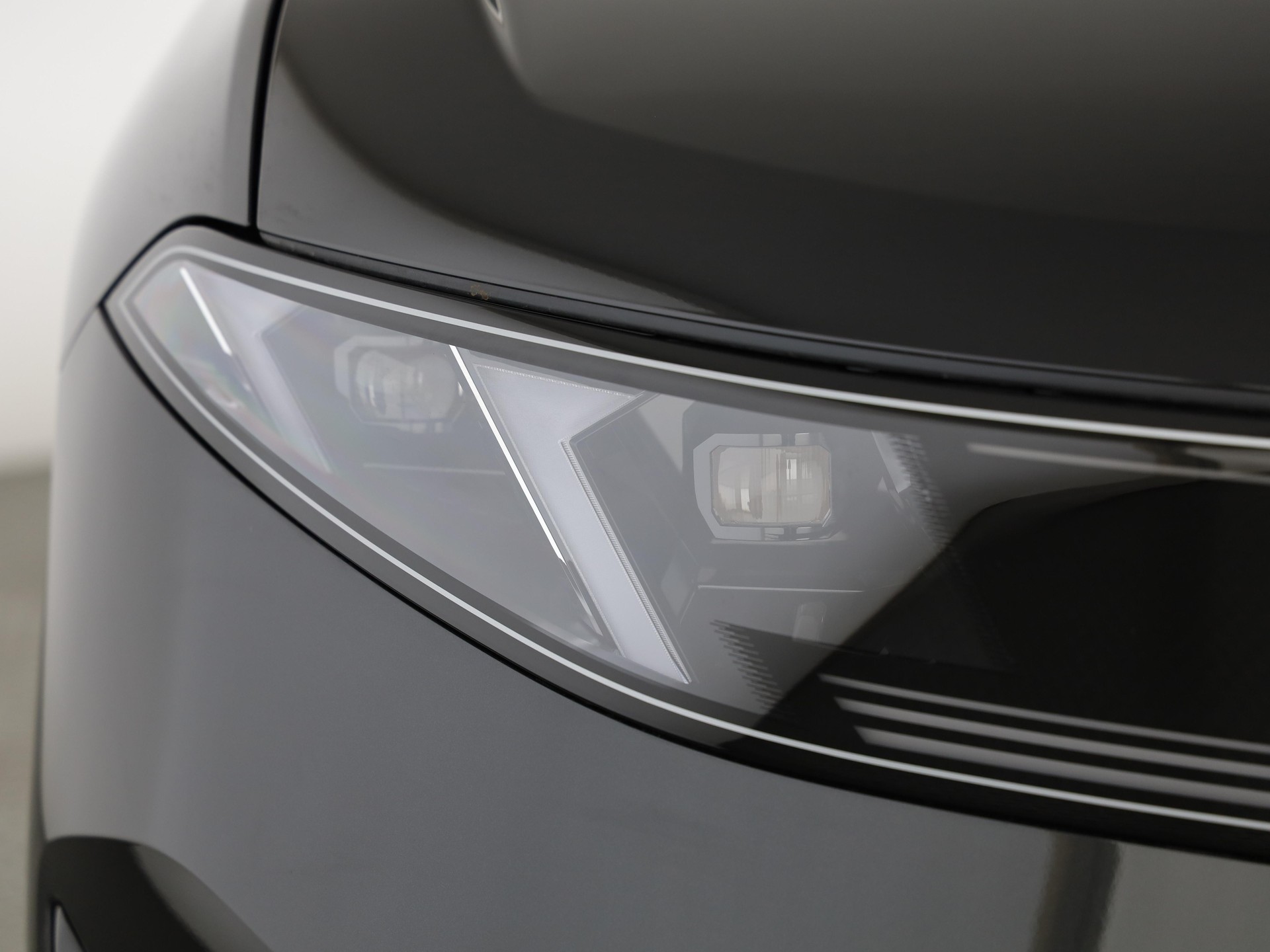 BMW iX3 50 xDrive-image-5