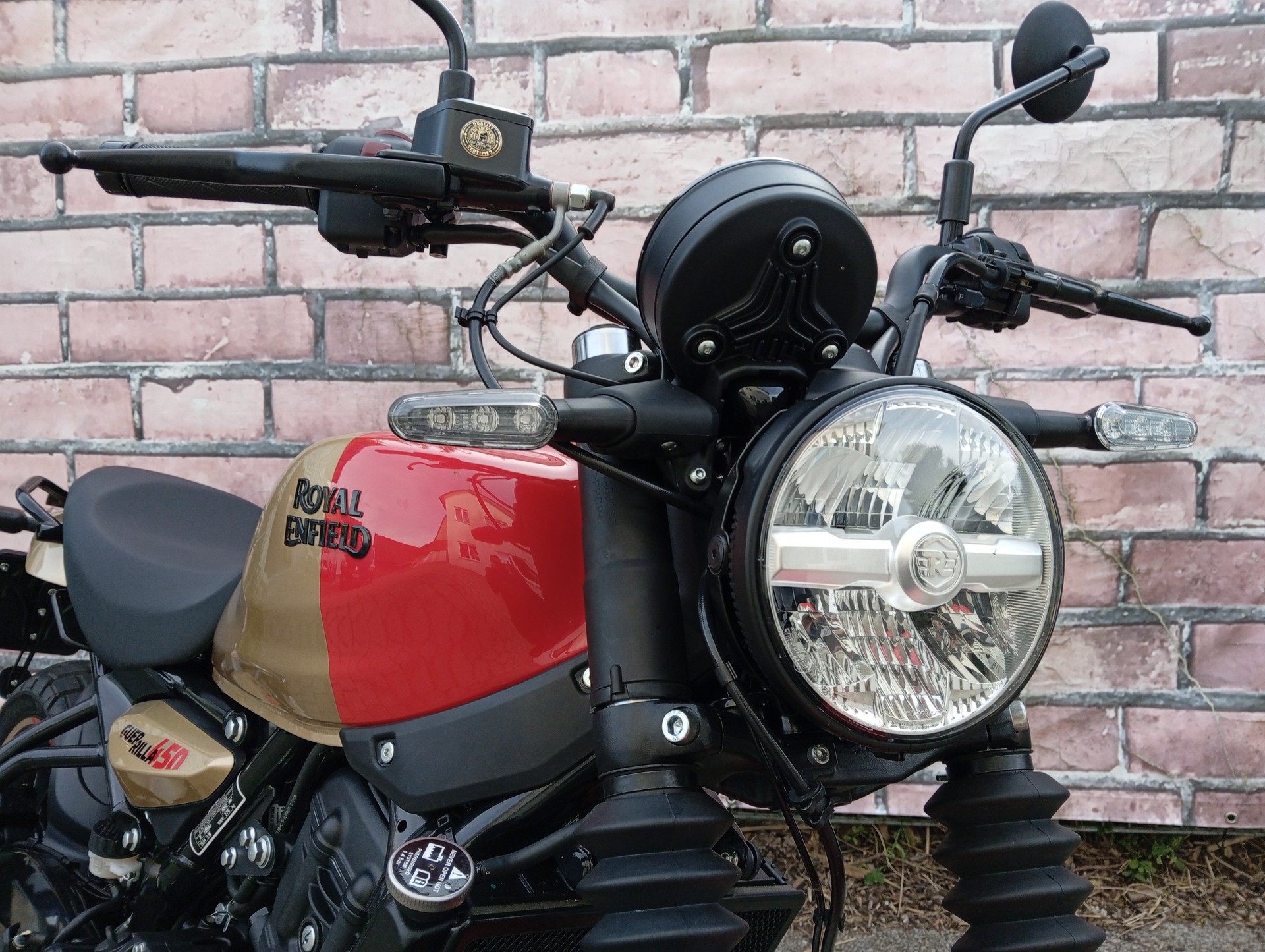 ROYAL ENFIELD Guerrilla 450 Mid-image-4