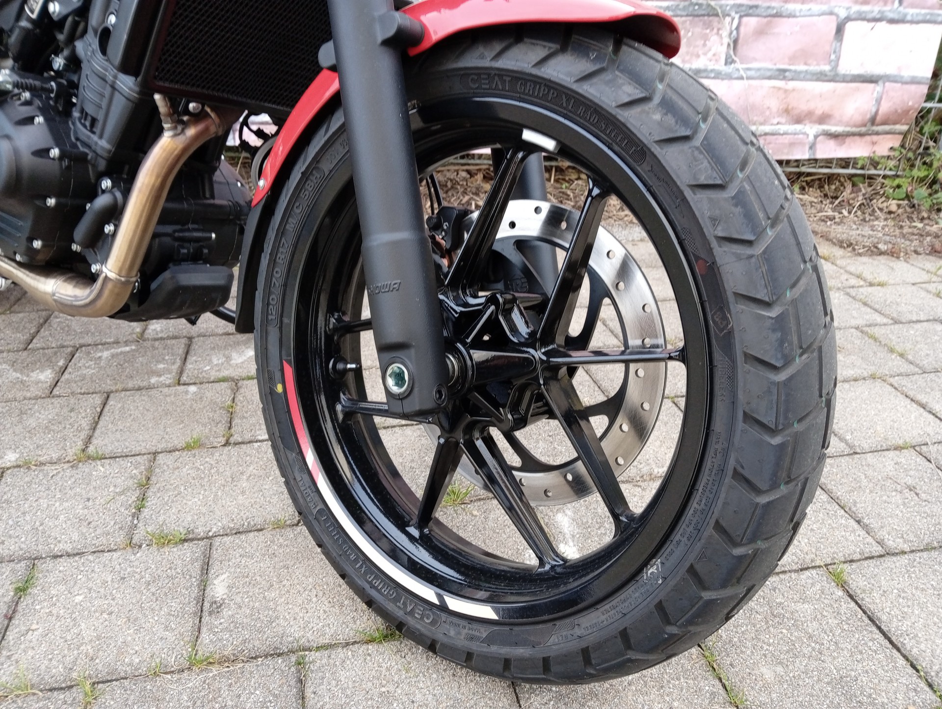 ROYAL ENFIELD Guerrilla 450 Mid-image-5