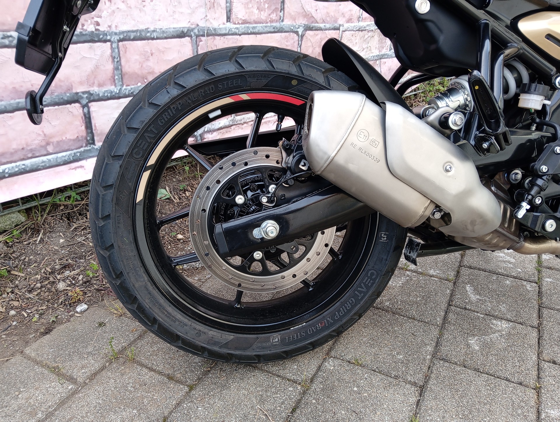ROYAL ENFIELD Guerrilla 450 Mid-image-9