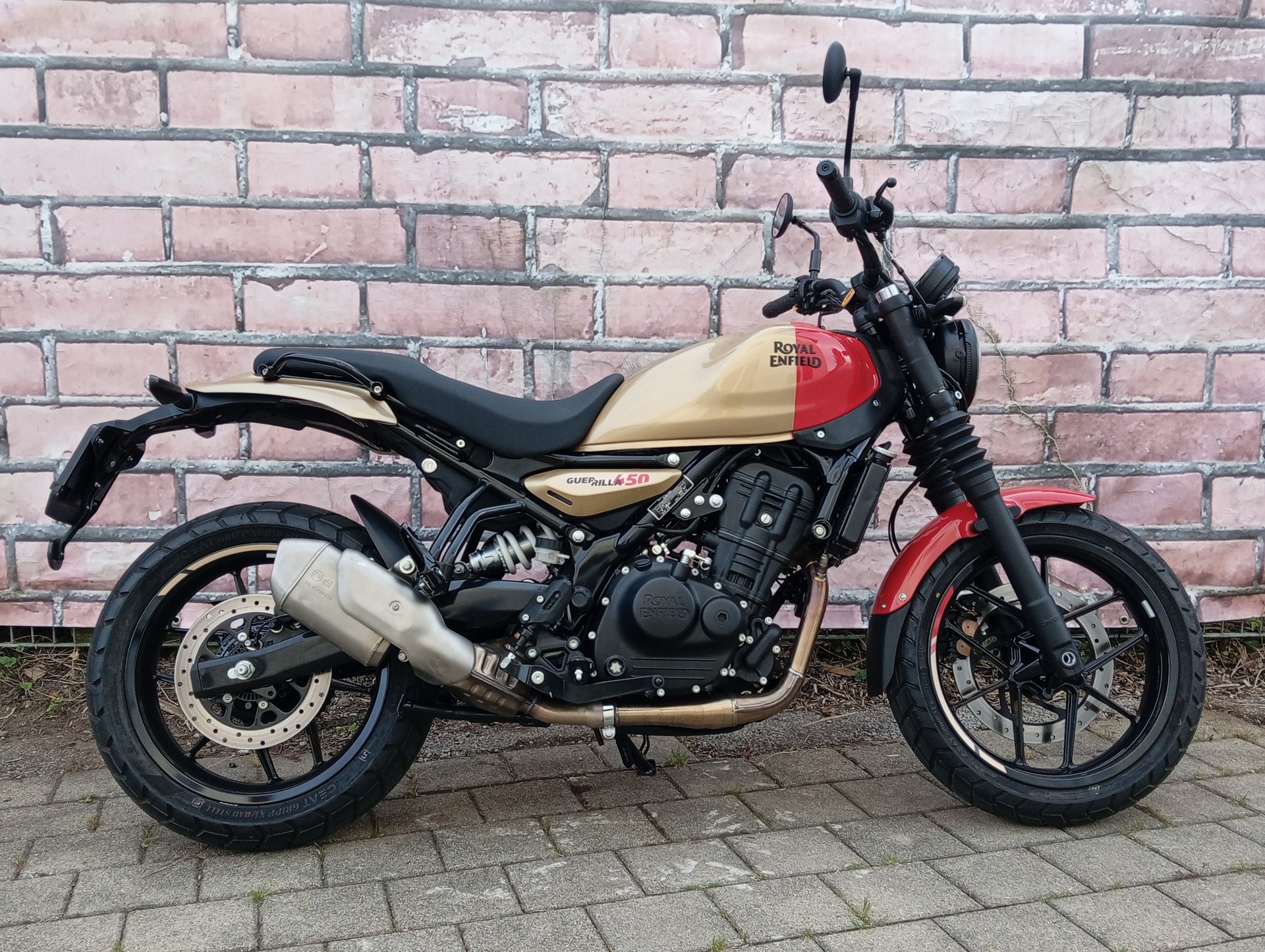 ROYAL ENFIELD Guerrilla 450 Mid