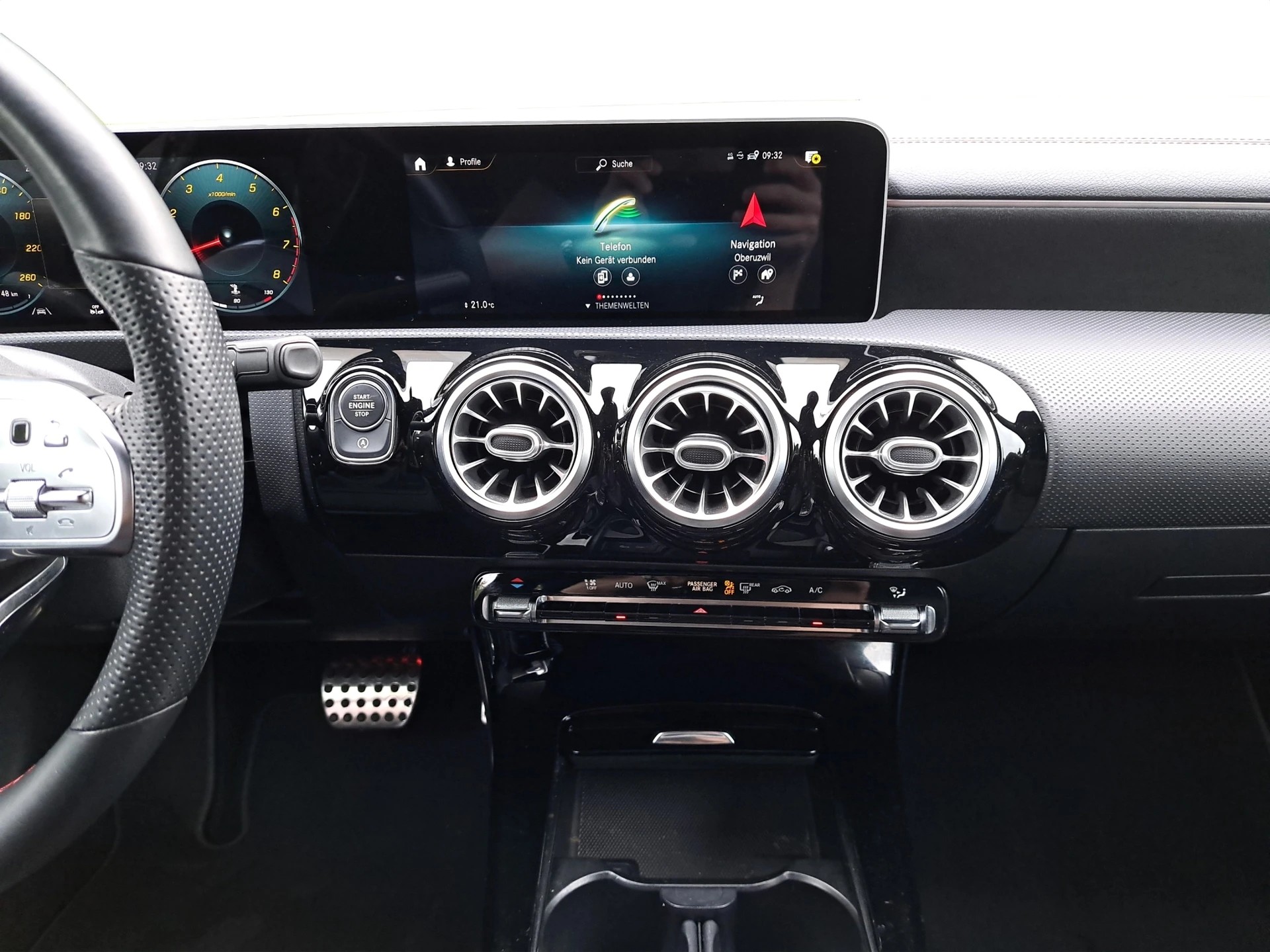MERCEDES-BENZ CLA Shooting Brake 220 7G-DCT AMG Line-image-10