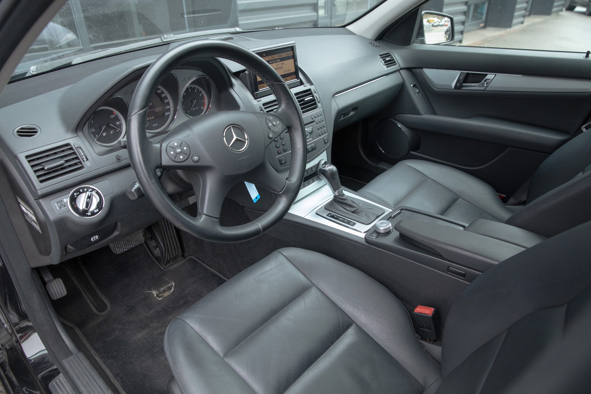 MERCEDES-BENZ C 300 Avantgarde 7G-Tronic-image-6