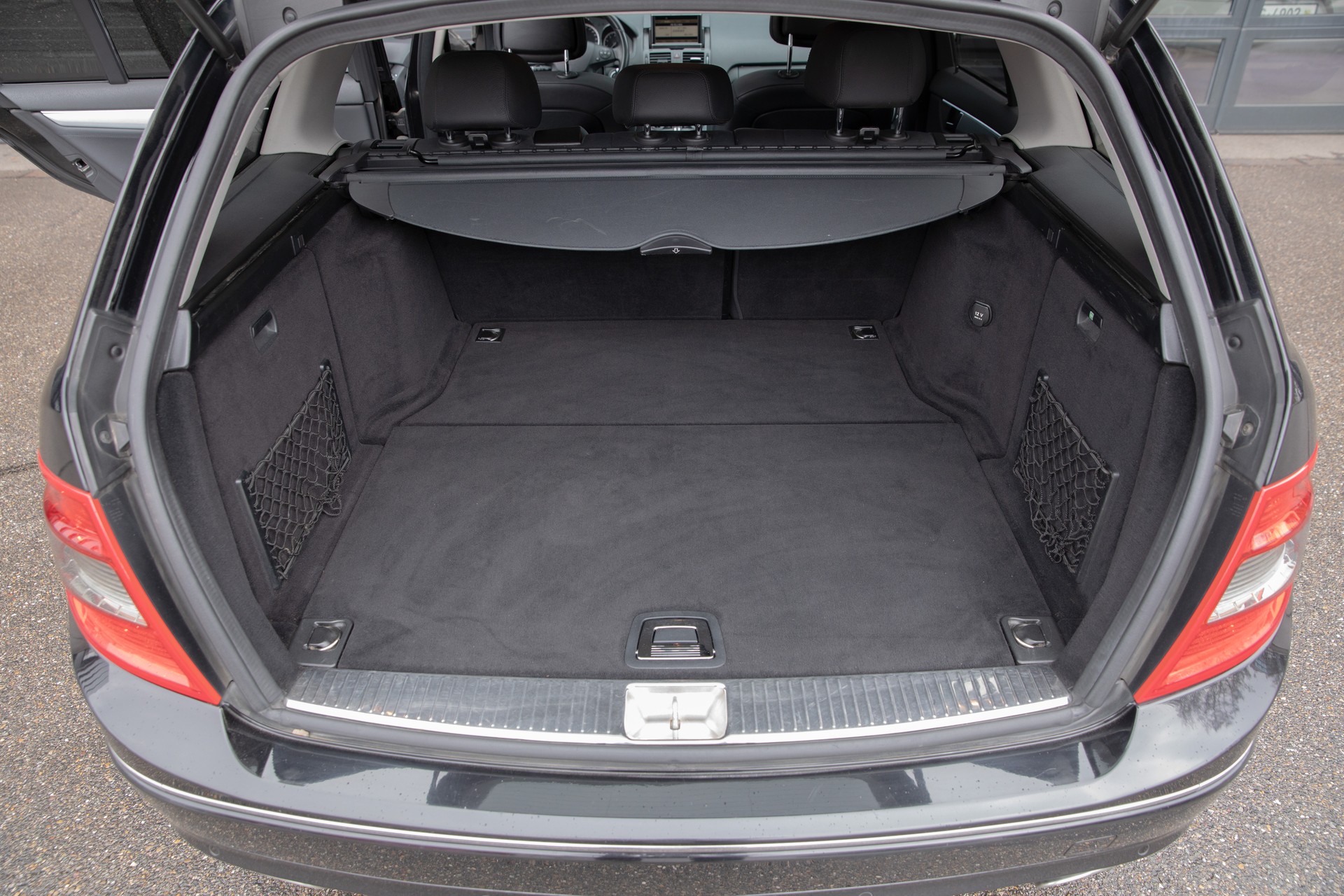 MERCEDES-BENZ C 300 Avantgarde 7G-Tronic-image-12