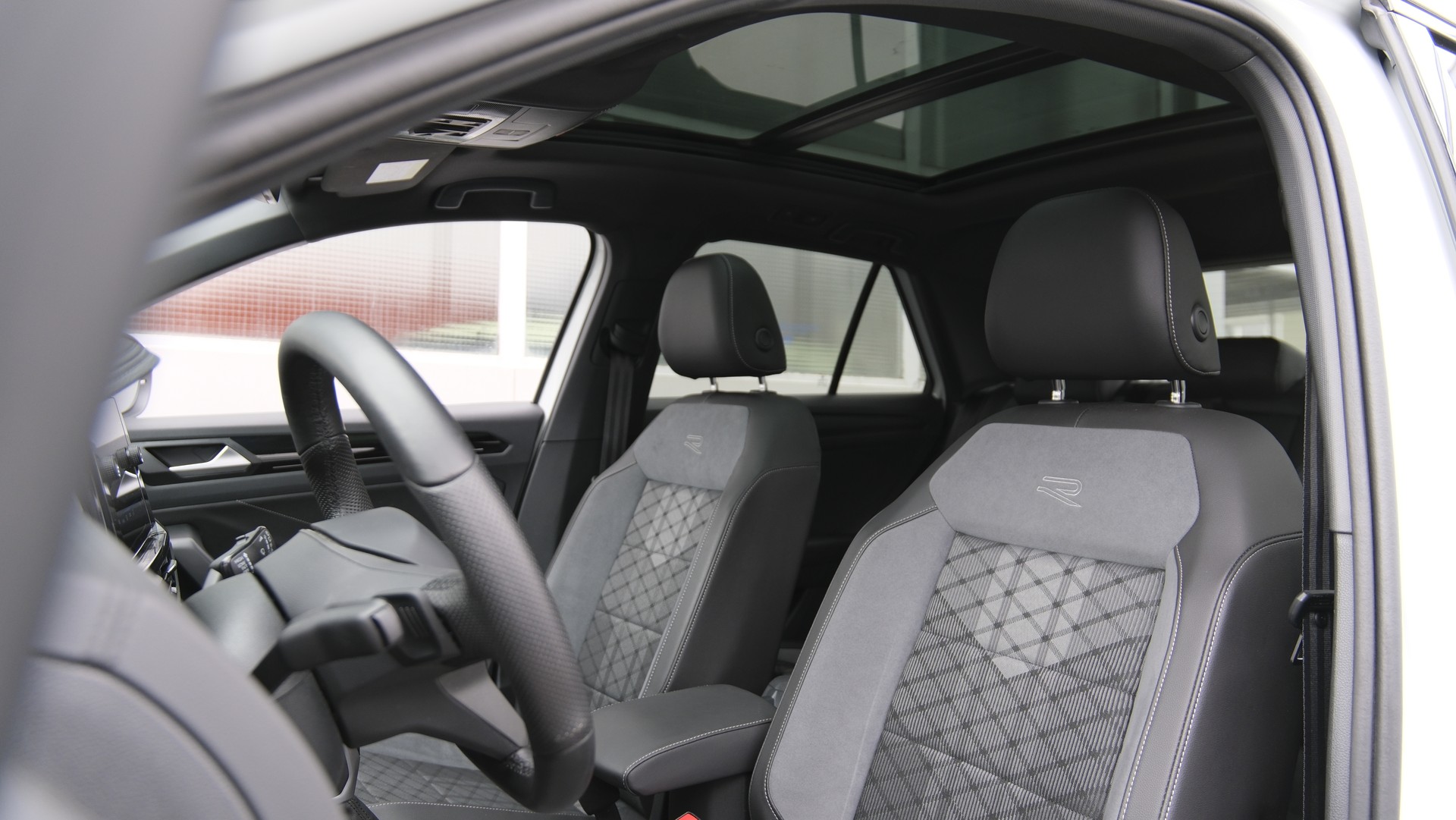 VW T-Roc 1.5 TSI EVO R-Line Black Style DSG-image-3
