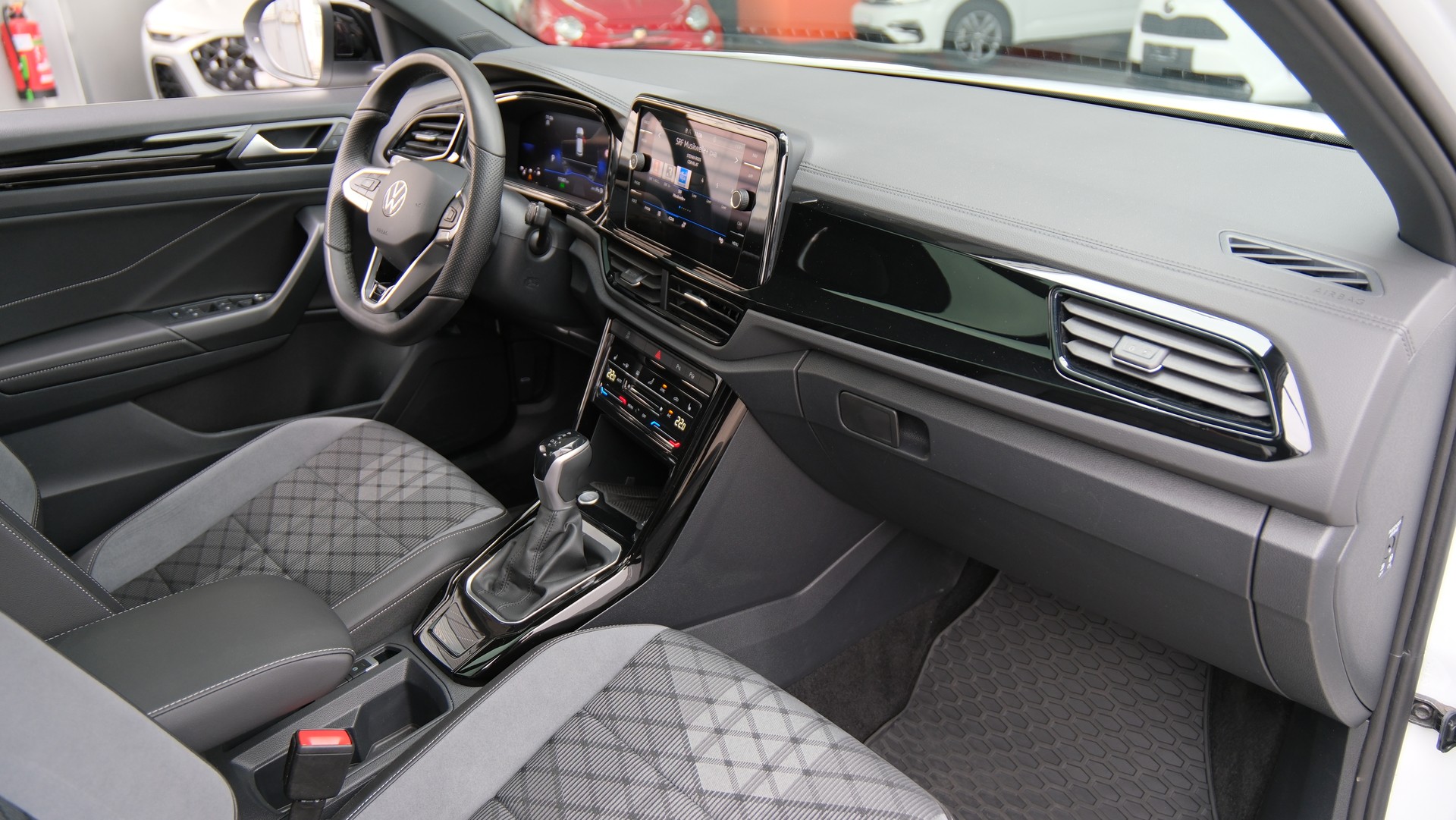 VW T-Roc 1.5 TSI EVO R-Line Black Style DSG-image-12