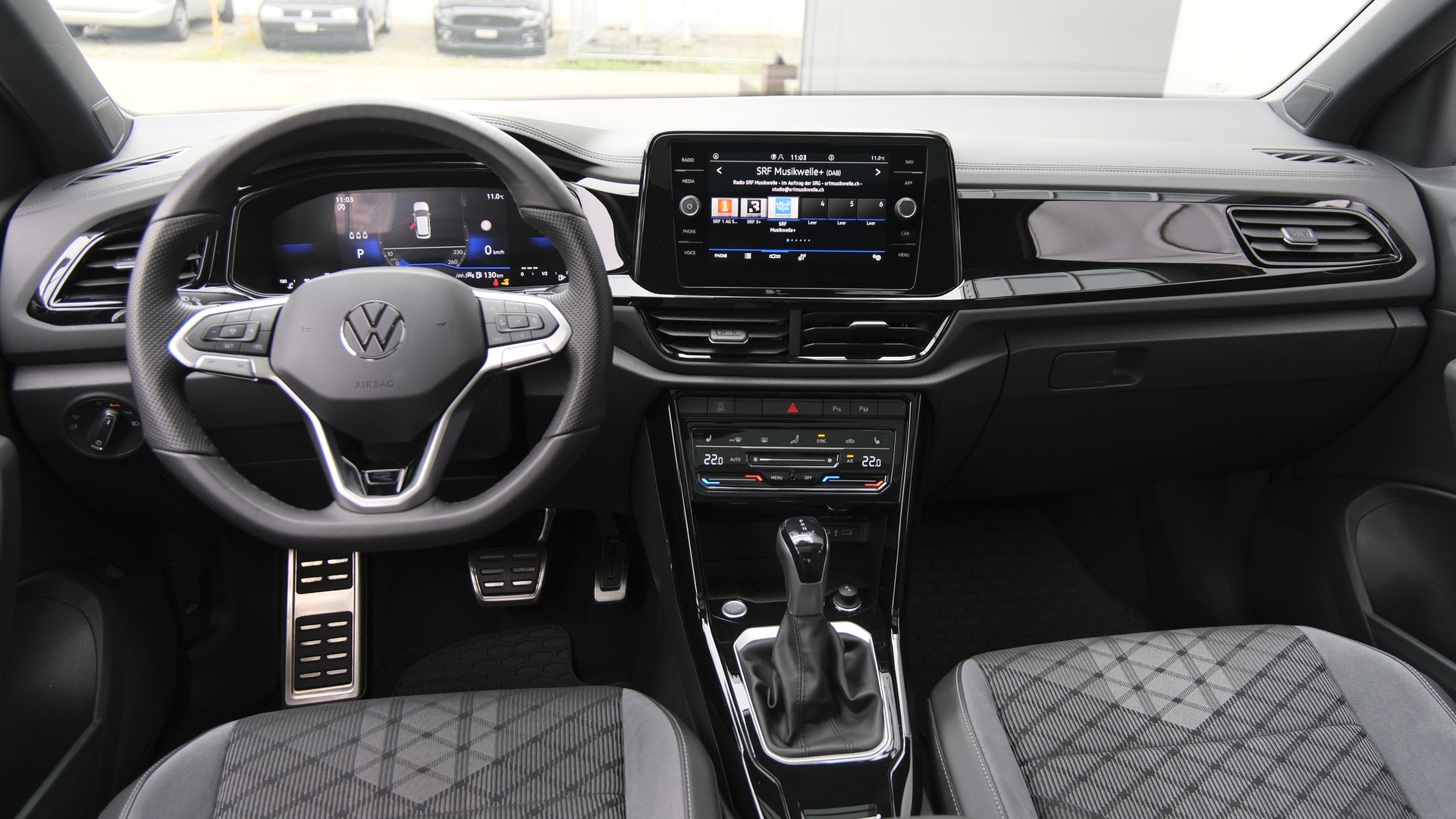 VW T-Roc 1.5 TSI EVO R-Line Black Style DSG-image-5