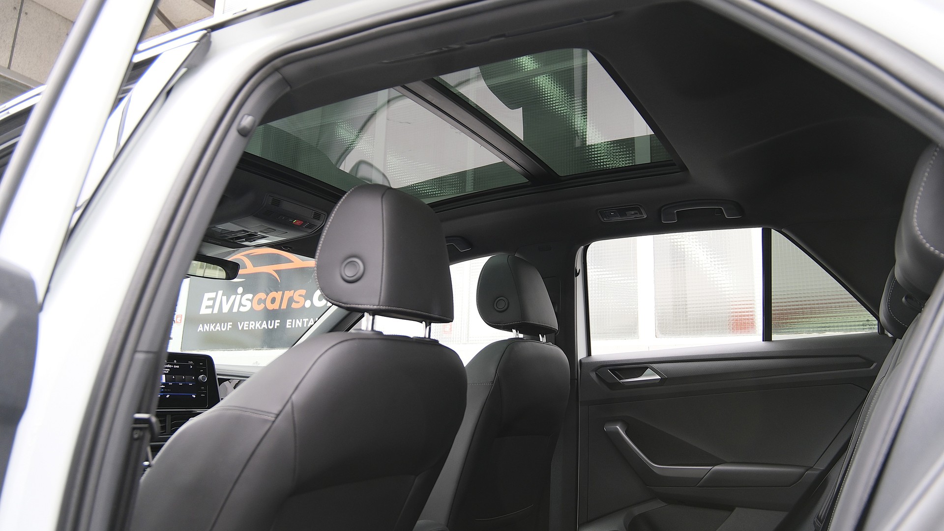 VW T-Roc 1.5 TSI EVO R-Line Black Style DSG-image-17