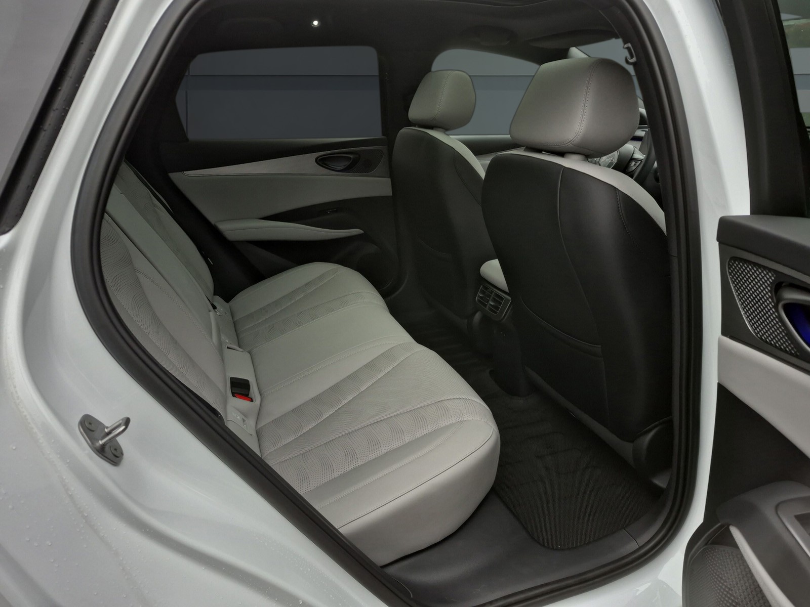 BYD Seal 6 DM-i Comfort Lite FWD-image-13