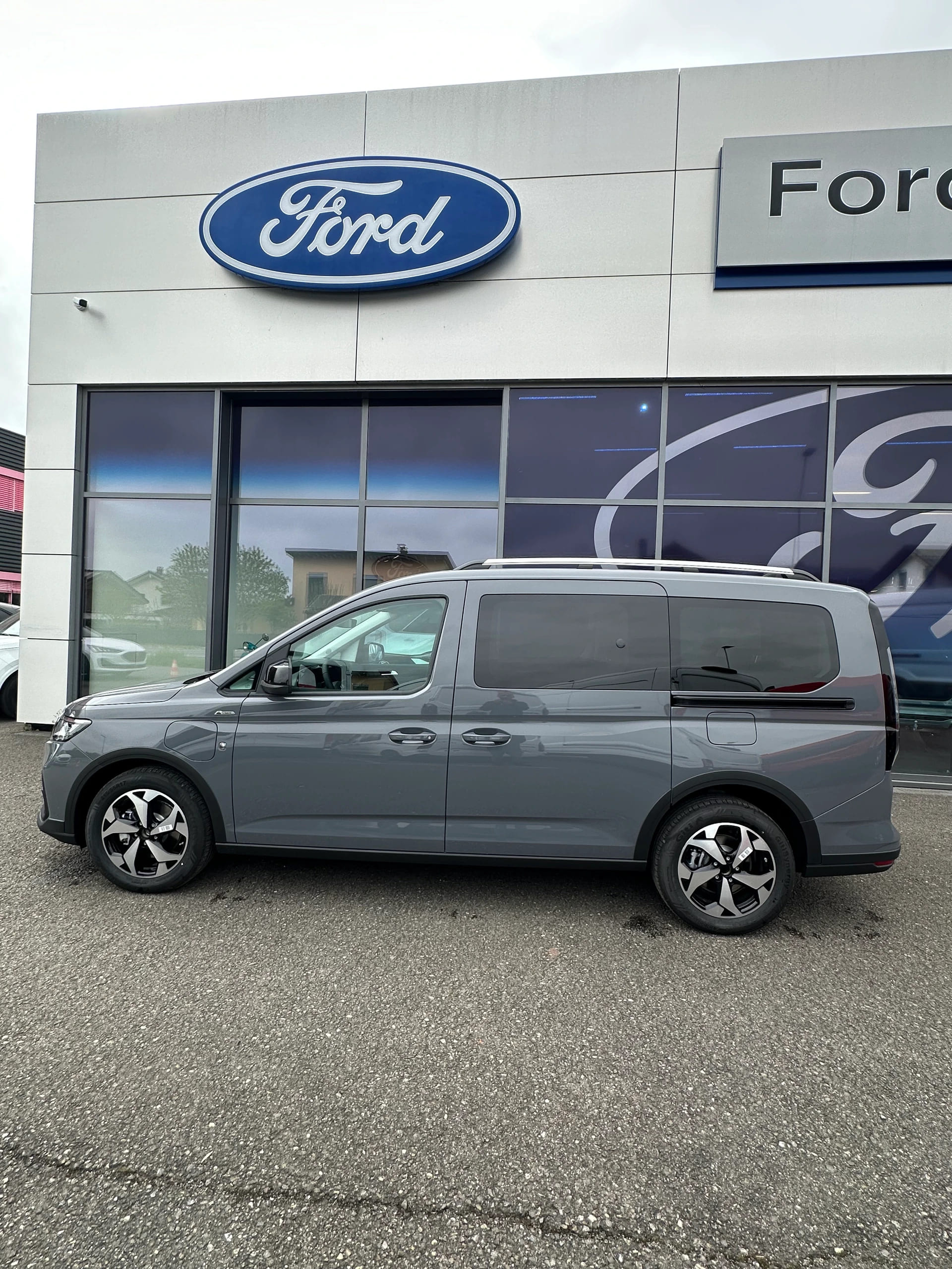 FORD TOURNEO CONNECT Grand 1.5 EcoB PHEV/Active/150CV-image-2