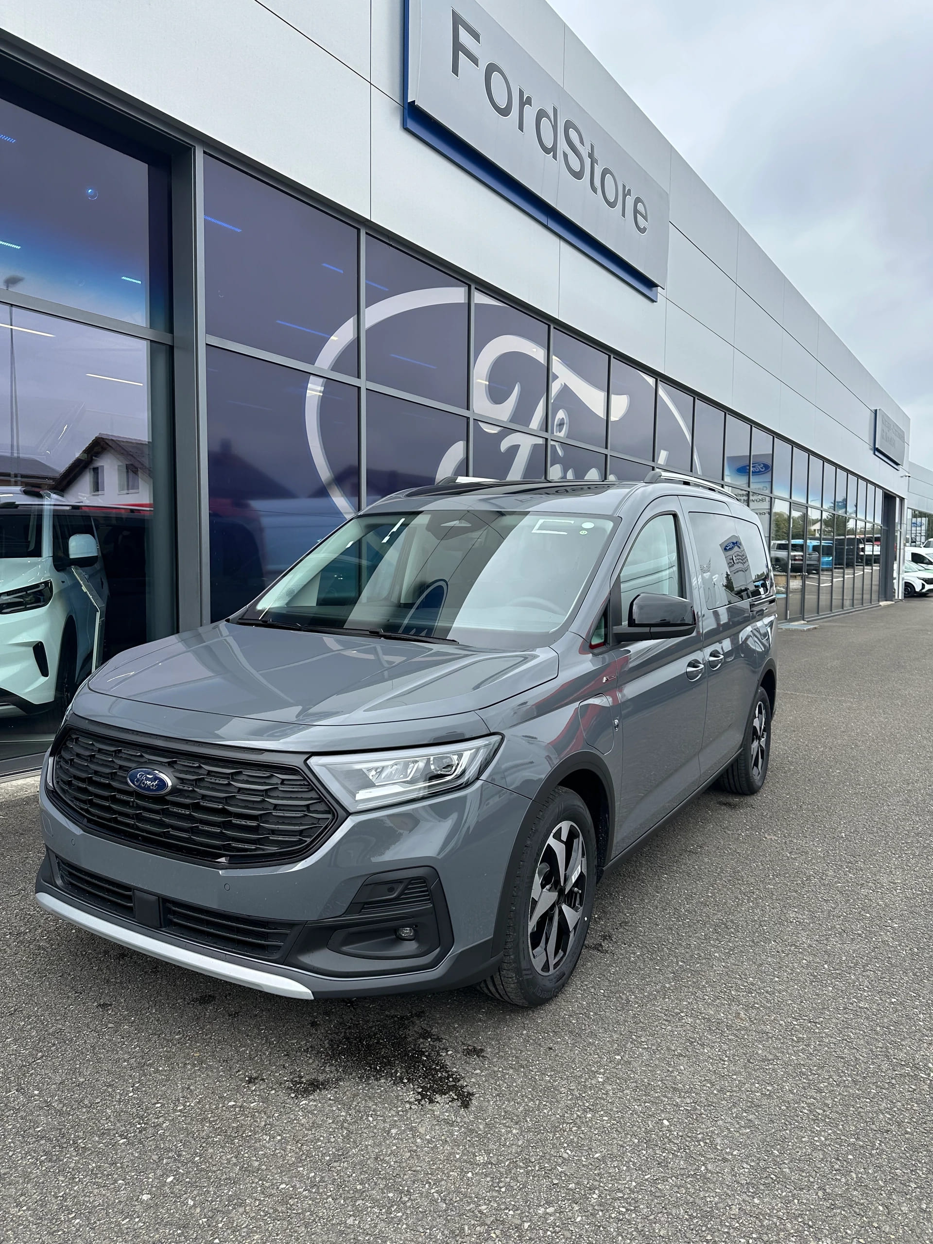 FORD TOURNEO CONNECT Grand 1.5 EcoB PHEV/Active/150CV-image-1