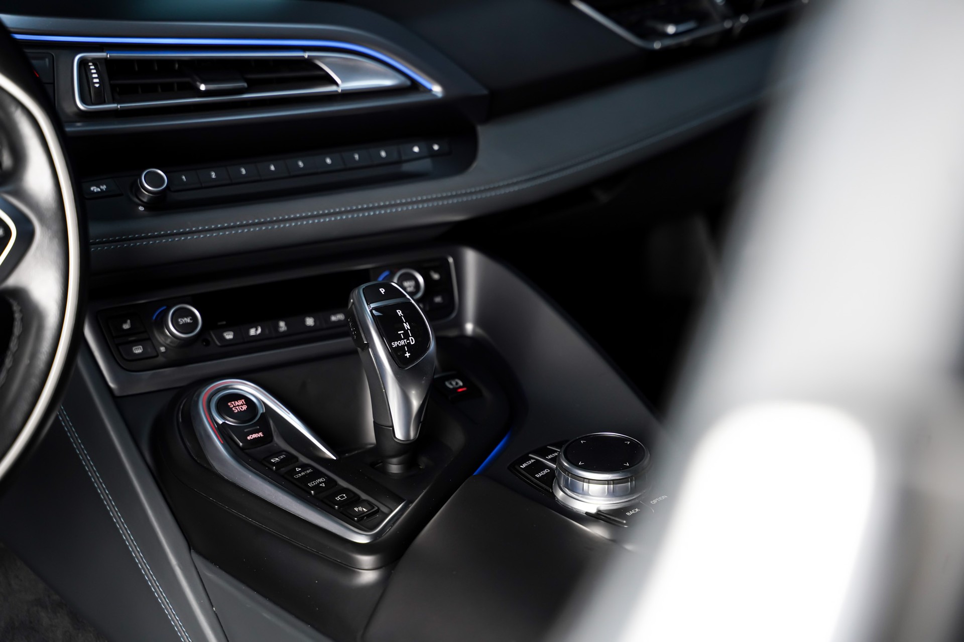 BMW i8 Coupé-image-12