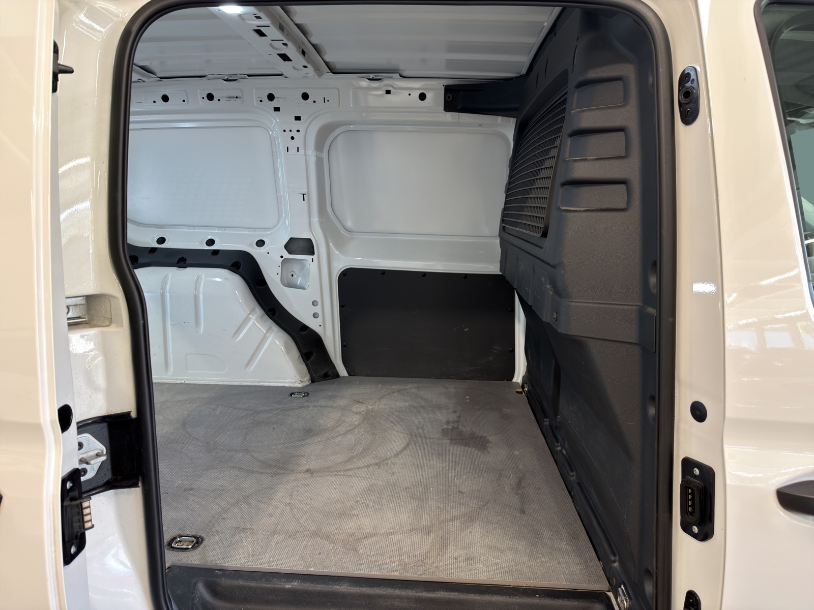 VW Caddy Cargo 2.0TDI Maxi 4Motion-image-11