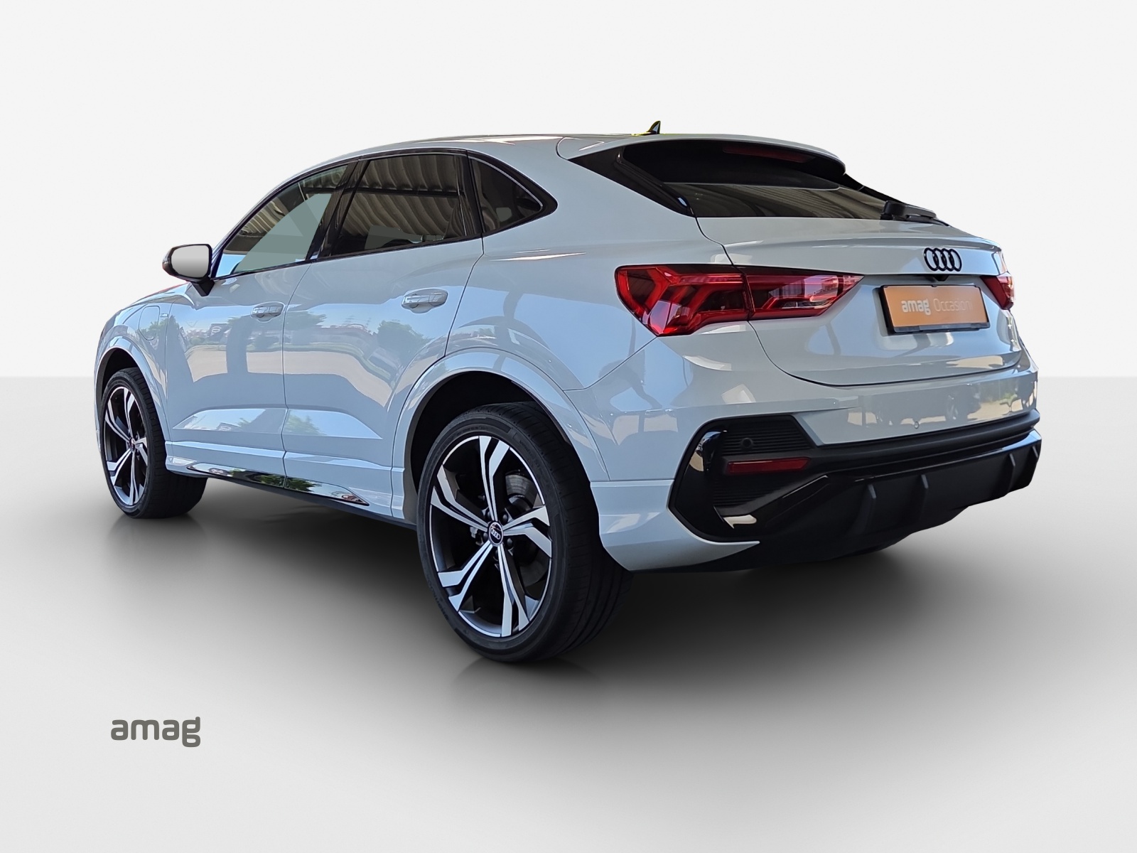 AUDI Q3 Sportback 45 TFSI e S line Attraction S-tronic-image-2