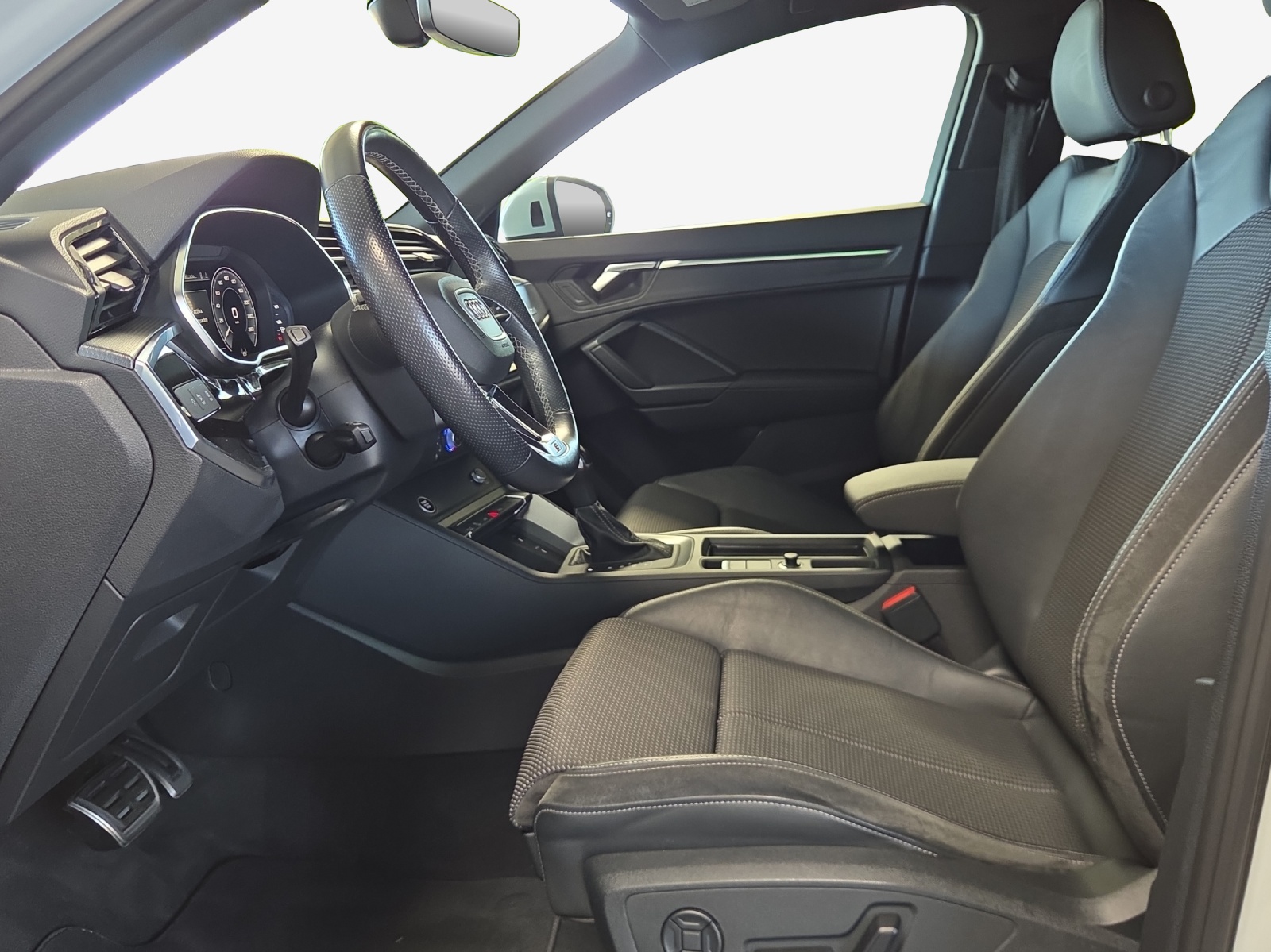 AUDI Q3 Sportback 45 TFSI e S line Attraction S-tronic-image-7