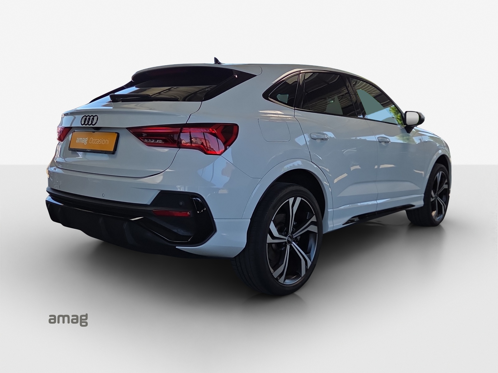 AUDI Q3 Sportback 45 TFSI e S line Attraction S-tronic-image-4
