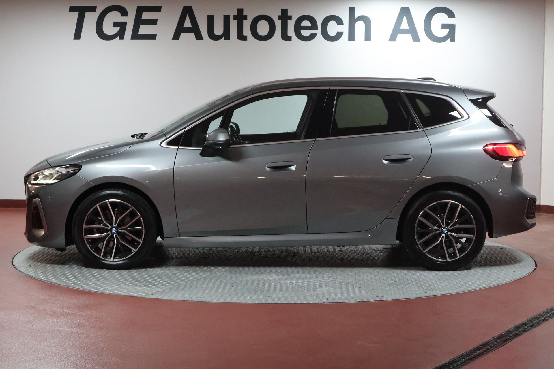 BMW 218i Active Tourer M Sport DKG-image-4
