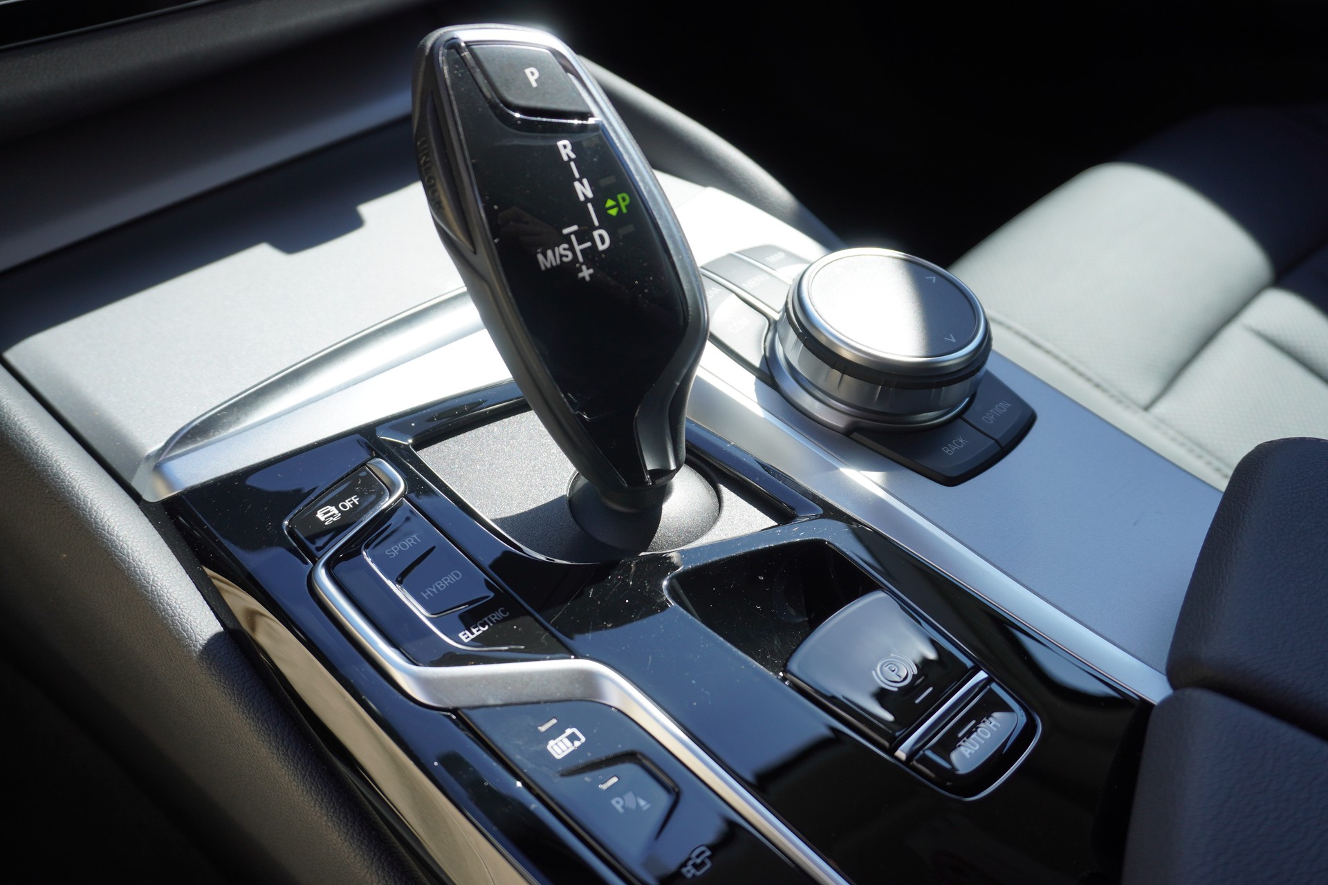 BMW 530e xDrive Touring Steptronic-image-21