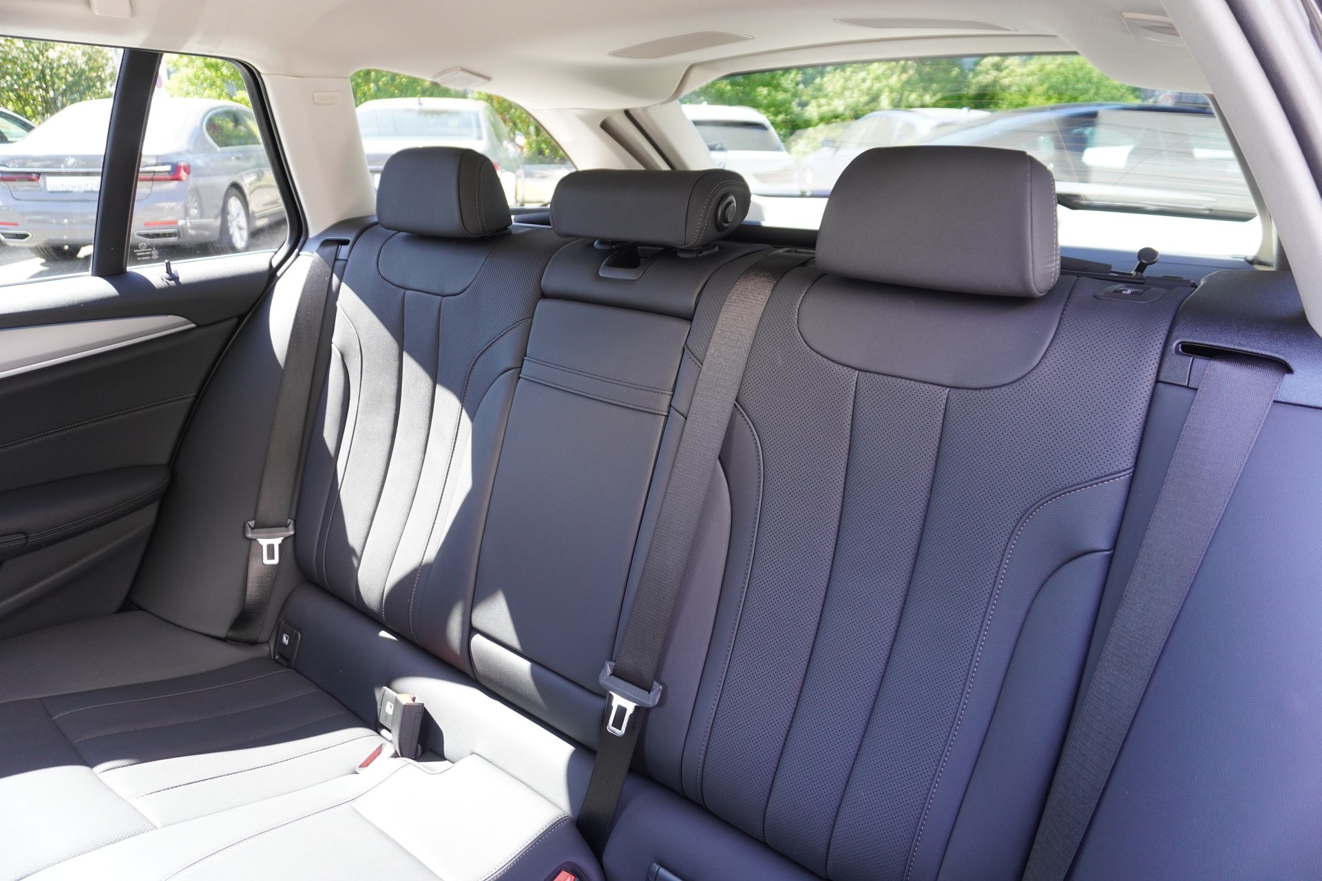 BMW 530e xDrive Touring Steptronic-image-17