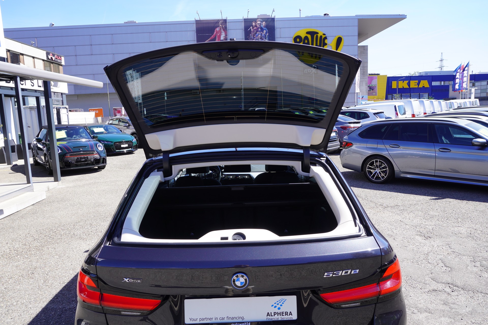 BMW 530e xDrive Touring Steptronic-image-15