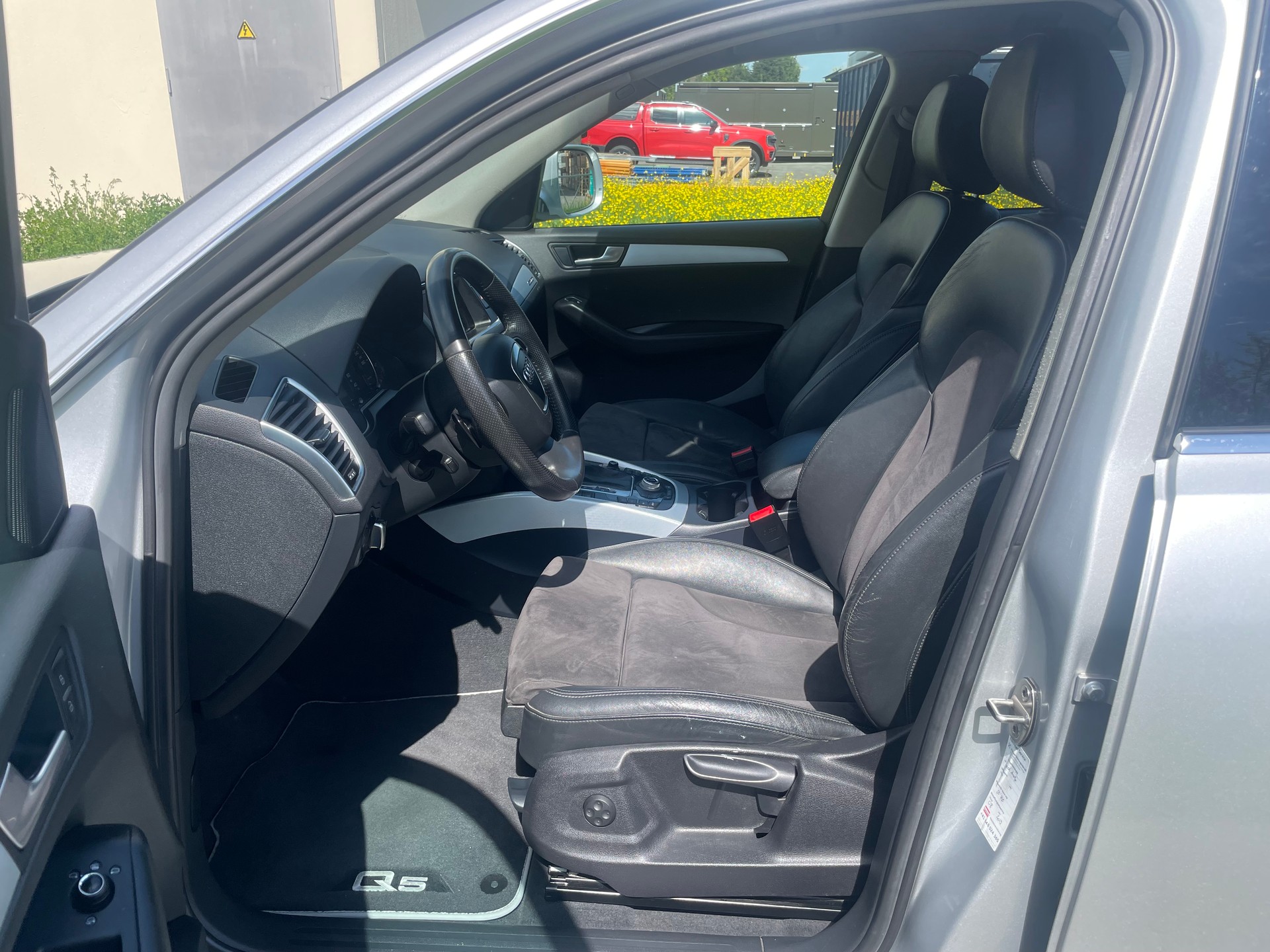 AUDI Q5 3.0 TDI quattro S-tronic-image-6